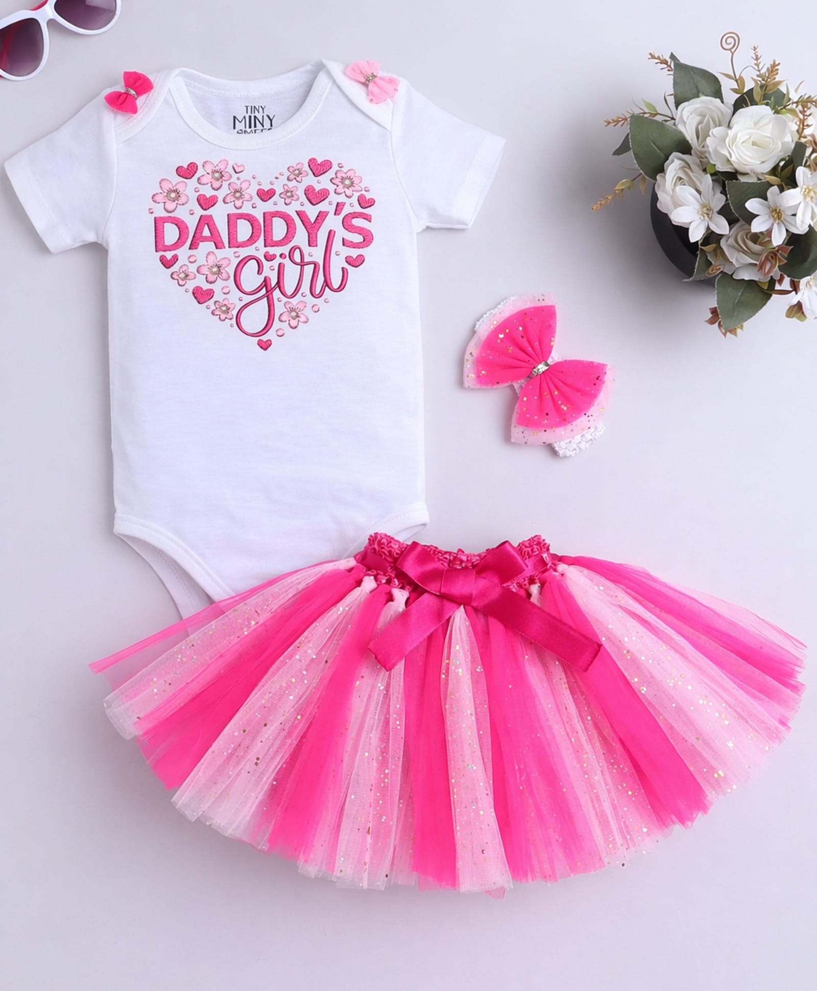 TINY MINY MEE Elastane Knit Half Sleeves Daddys Girl Text Printed Bow Applique Detailed Onesie & Skirt With Headband Set - Multi Colour-image-46