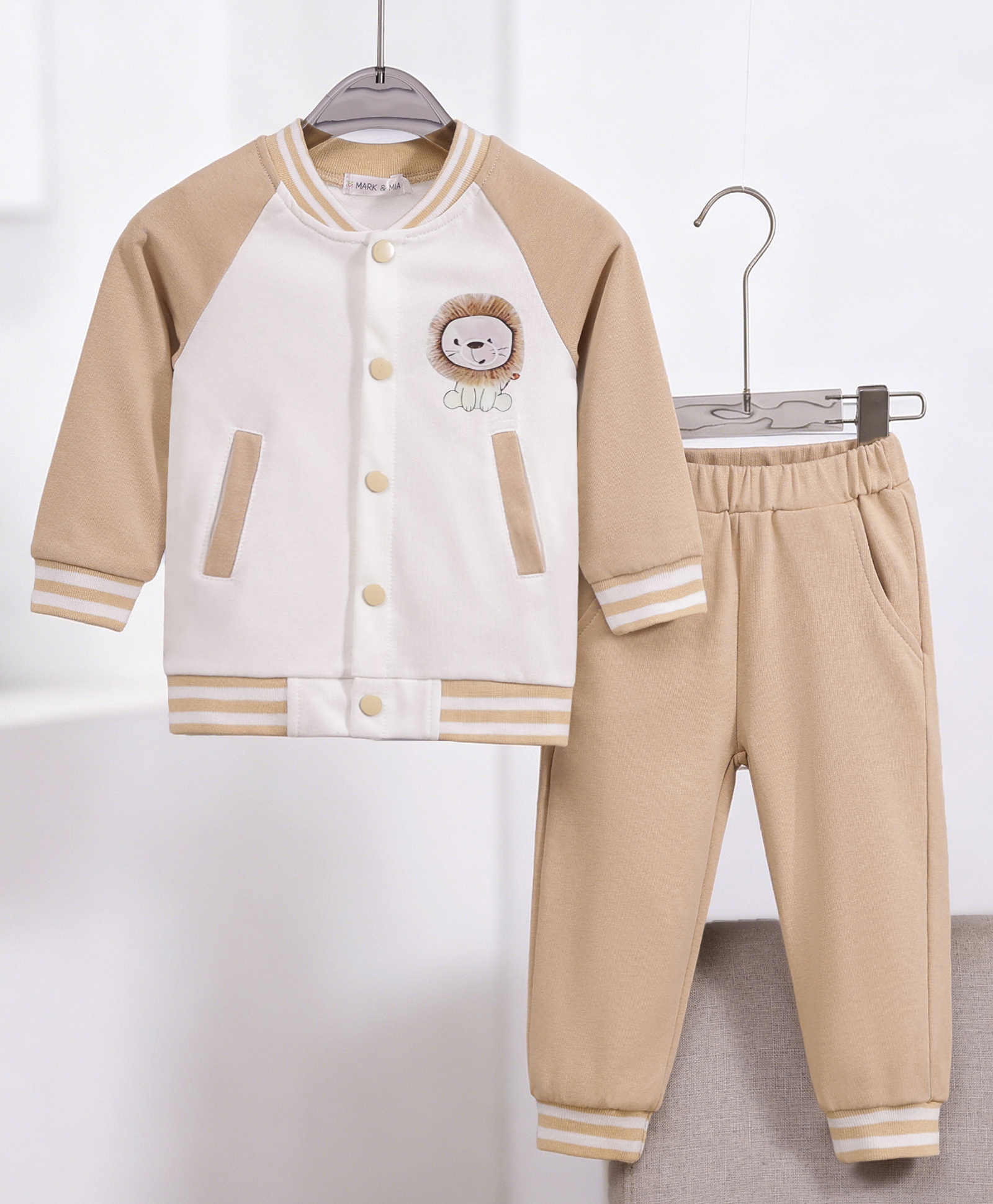 Mark & Mia Cotton Full Raglan Sleeves Winter Wear T-Shirt & Lounge Pant Set with Lion Print - Tan-image-22