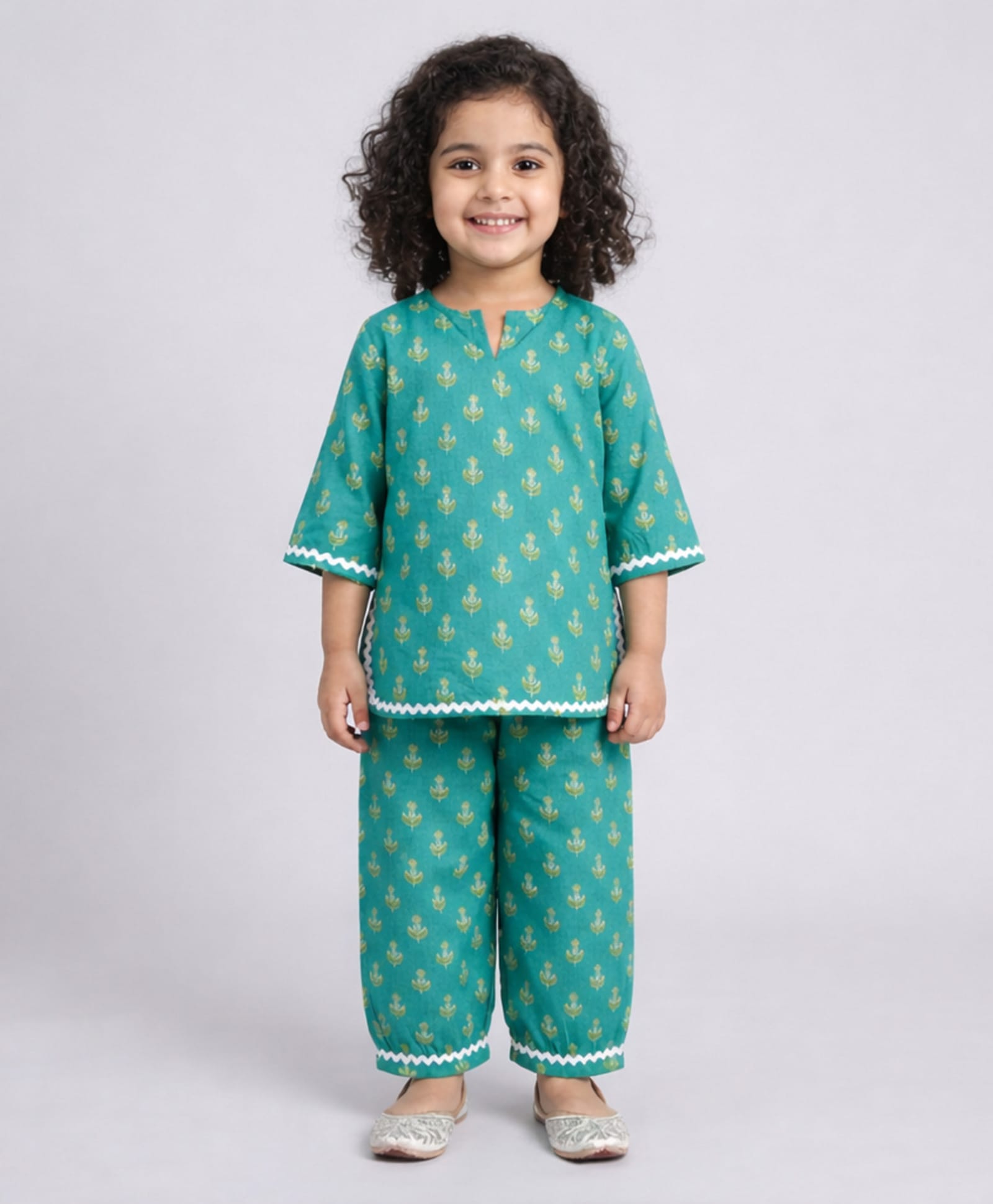 The Magic Wand Cotton Woven Three Fourth Sleeves Abstract Printed Kurti & Pants Set - Green-image-21