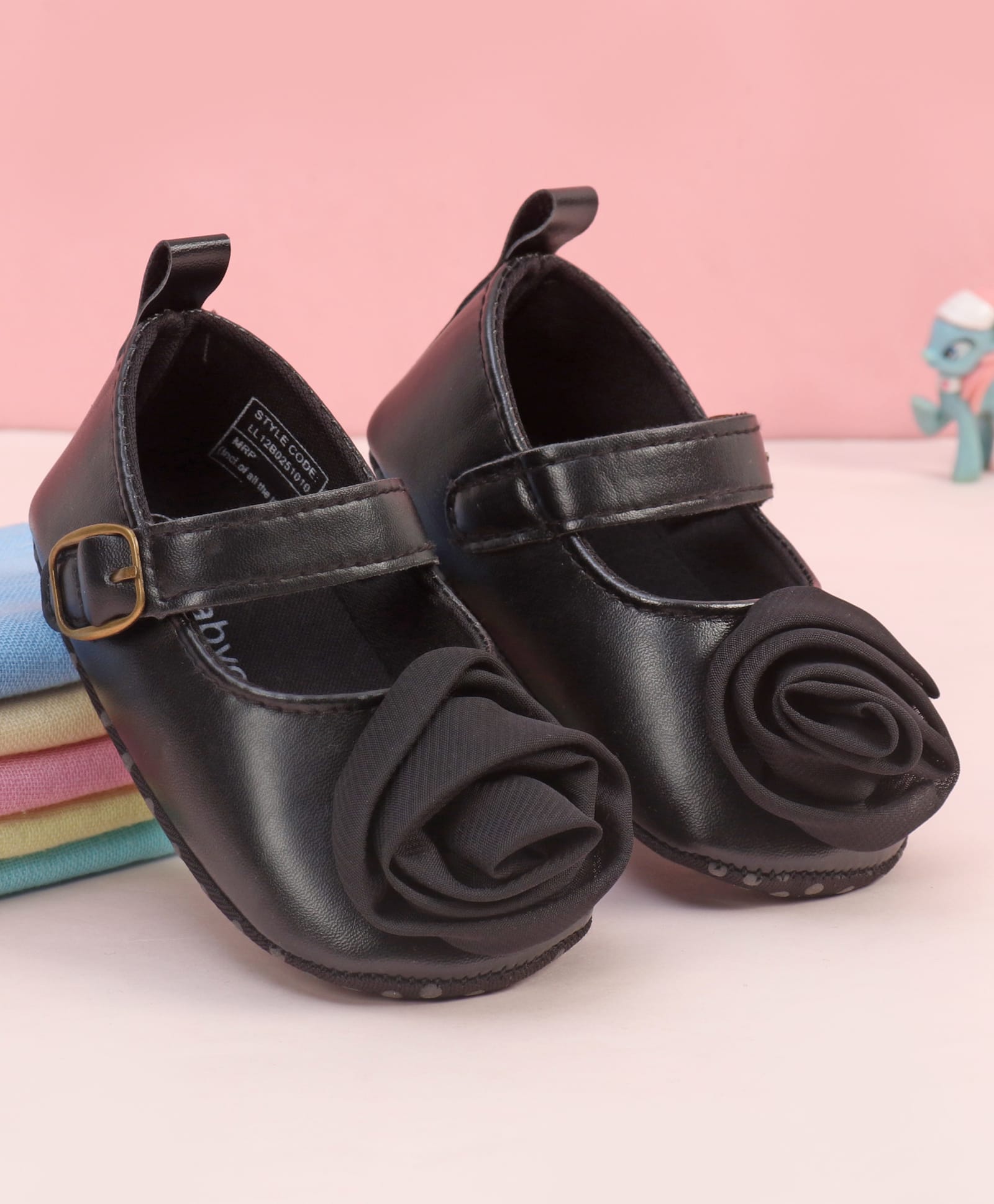 Babyoye Buckle Closure Booties With Floral Applique - Black-image-25
