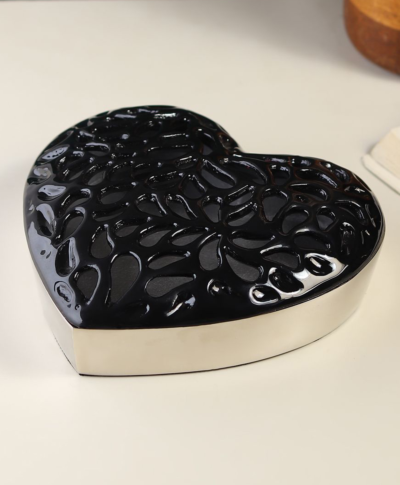 De Maison Decor Vitalis Black Heart Box in Silver finish-picture-15
