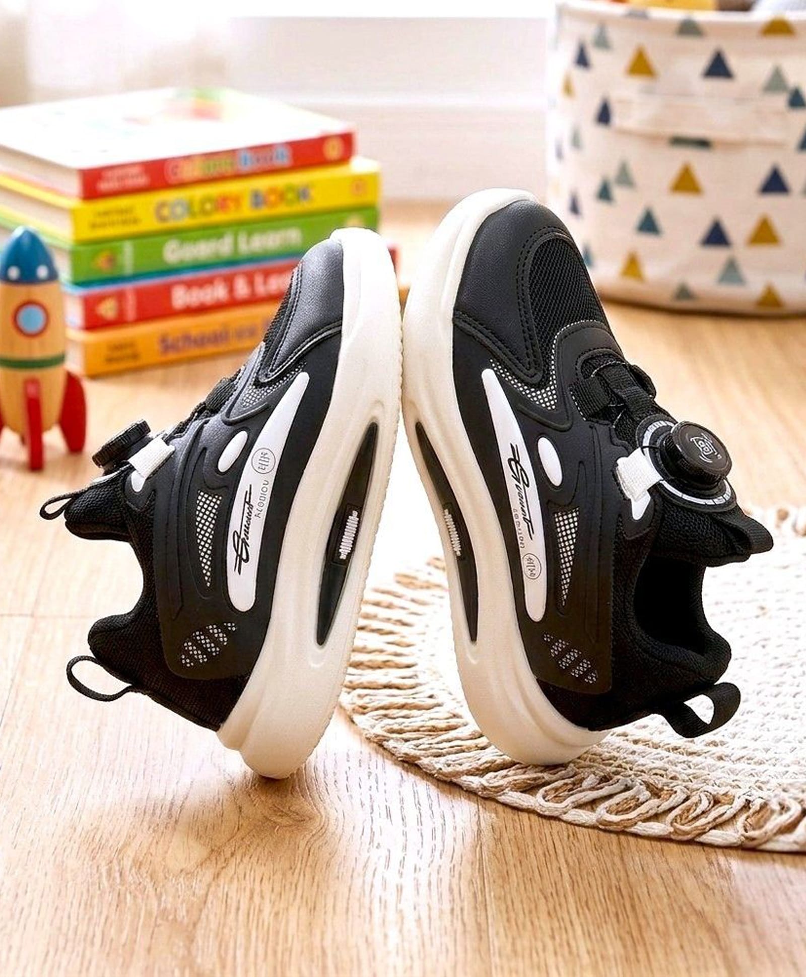 Binos Solid Boa Closure Shoes - Black-image-7