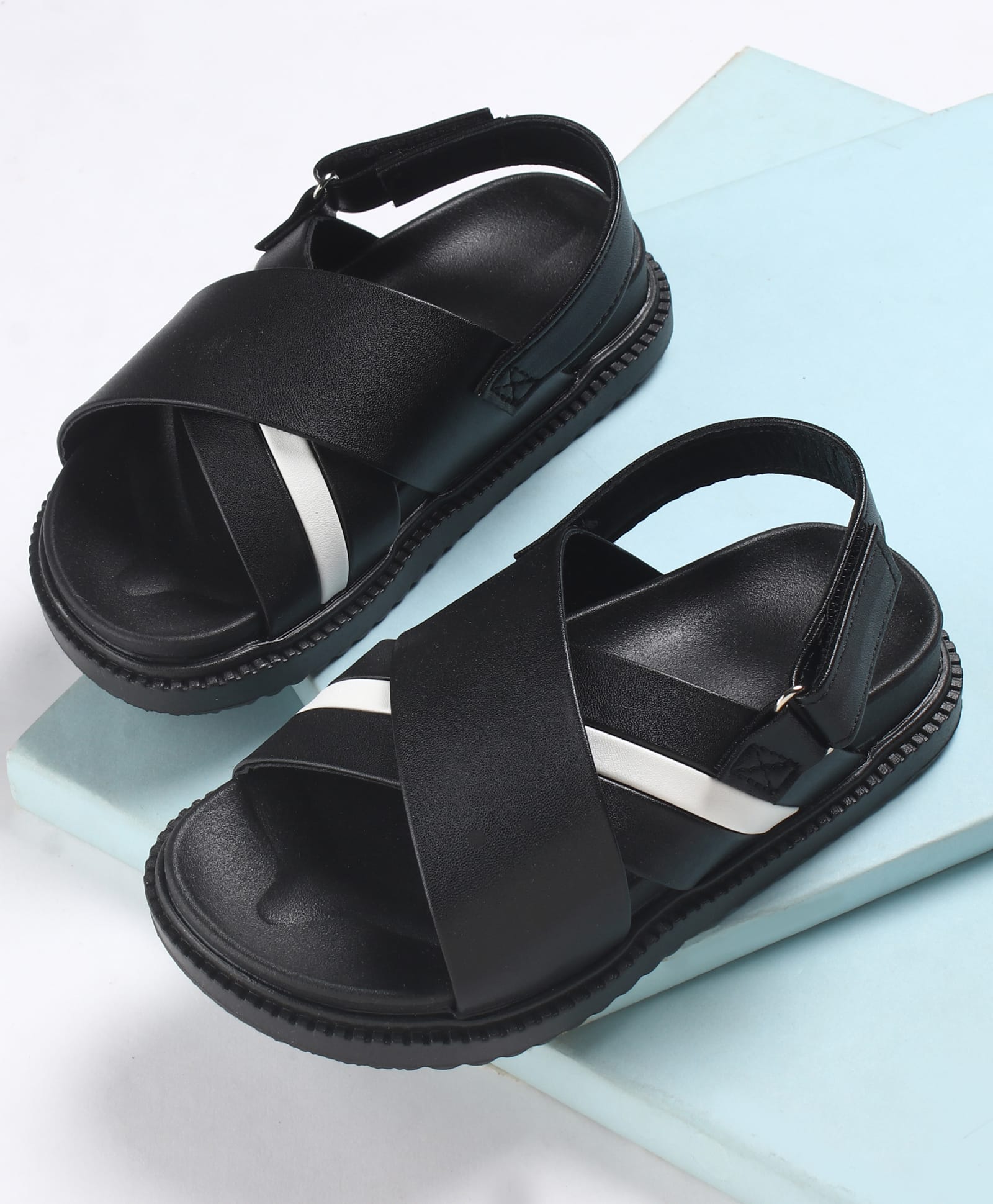 KIDLINGSS Colour Blocked Cross Strap Detailed Velcro Closure Sandals - Black & White-image-13