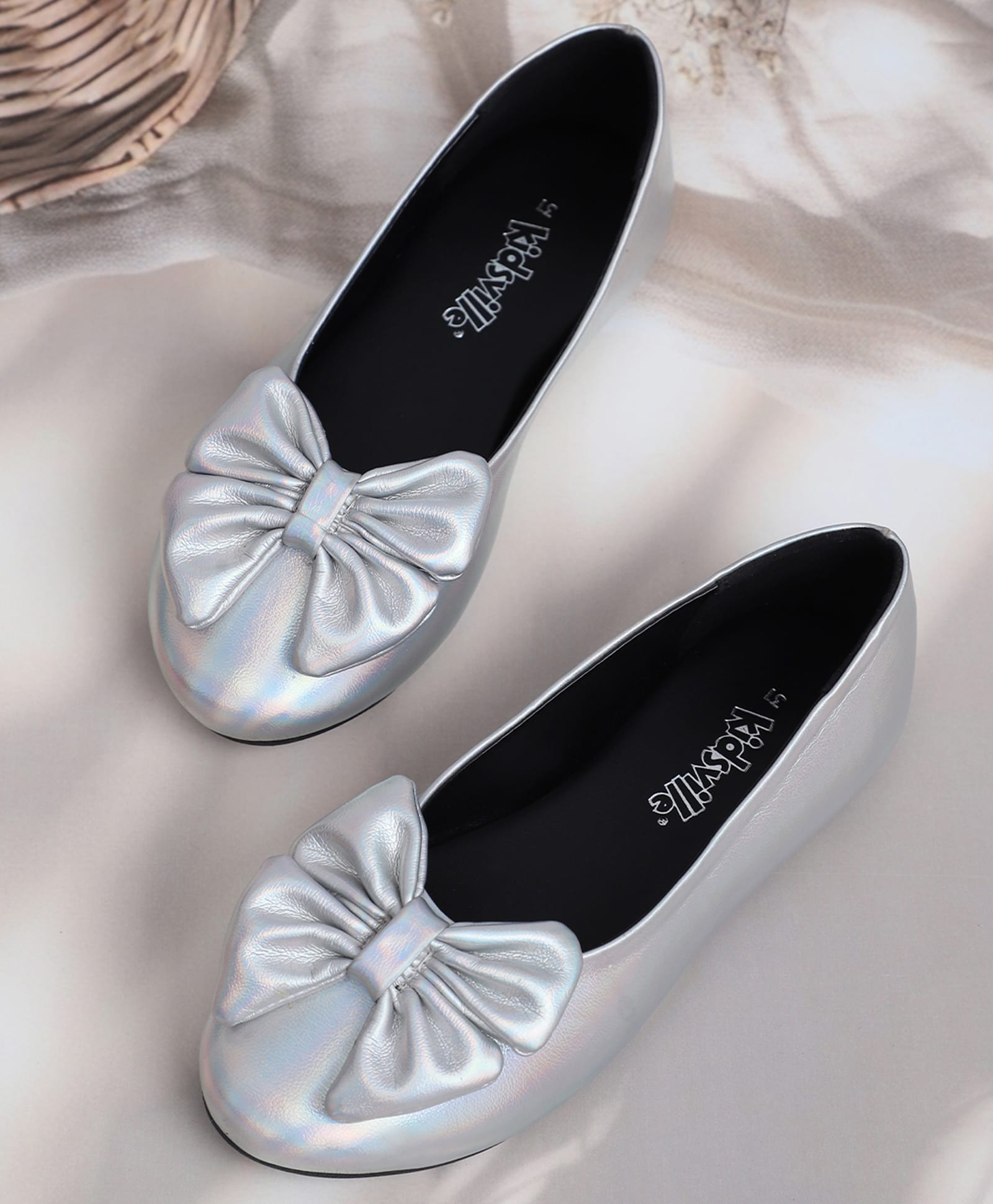Kidsville Bow Applique Detailed Metallic Slip On Ballerinas - Silver