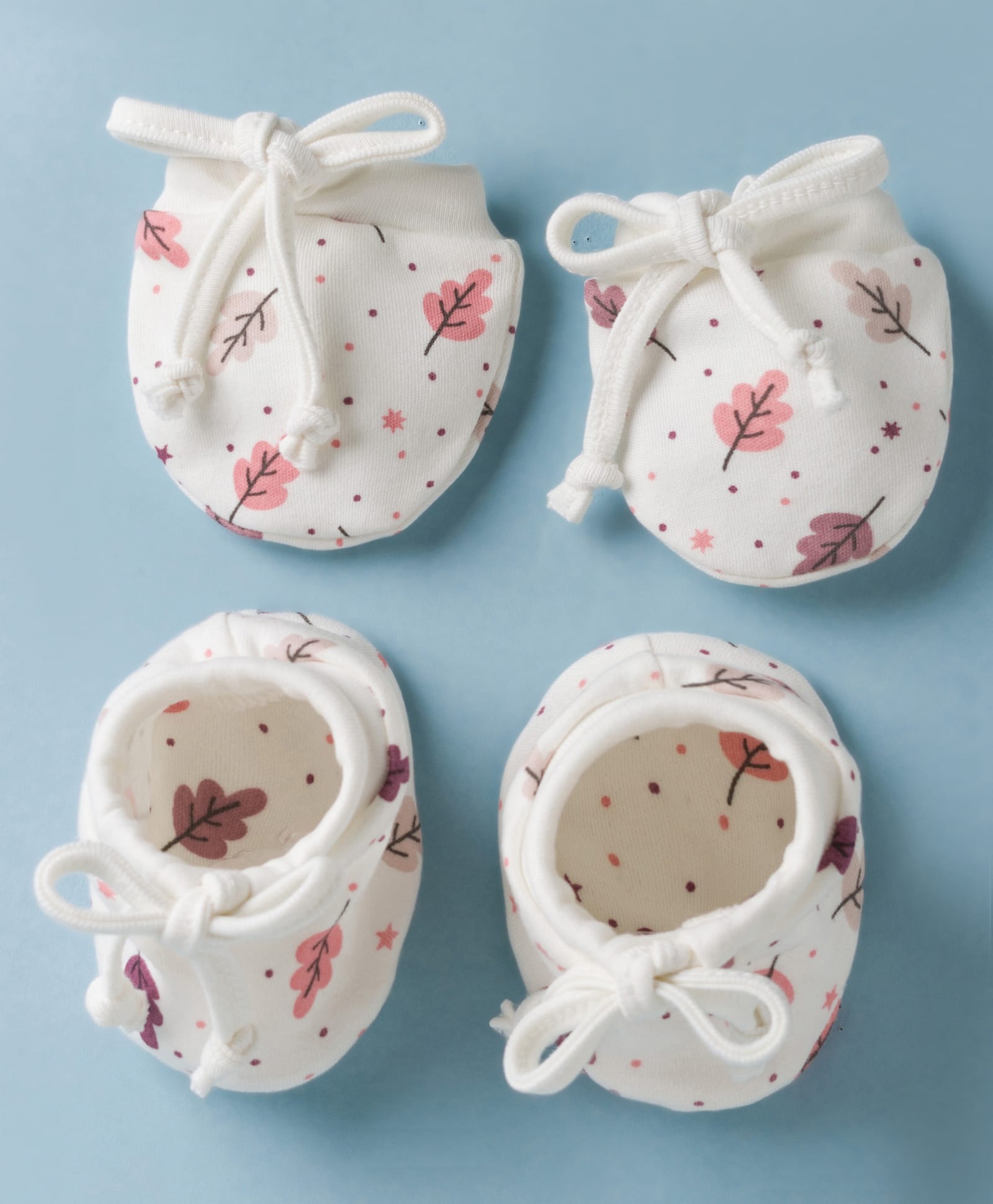 Ben Benny Interlock Knit Mittens and Booties Set With Leafy Print - White-image-39