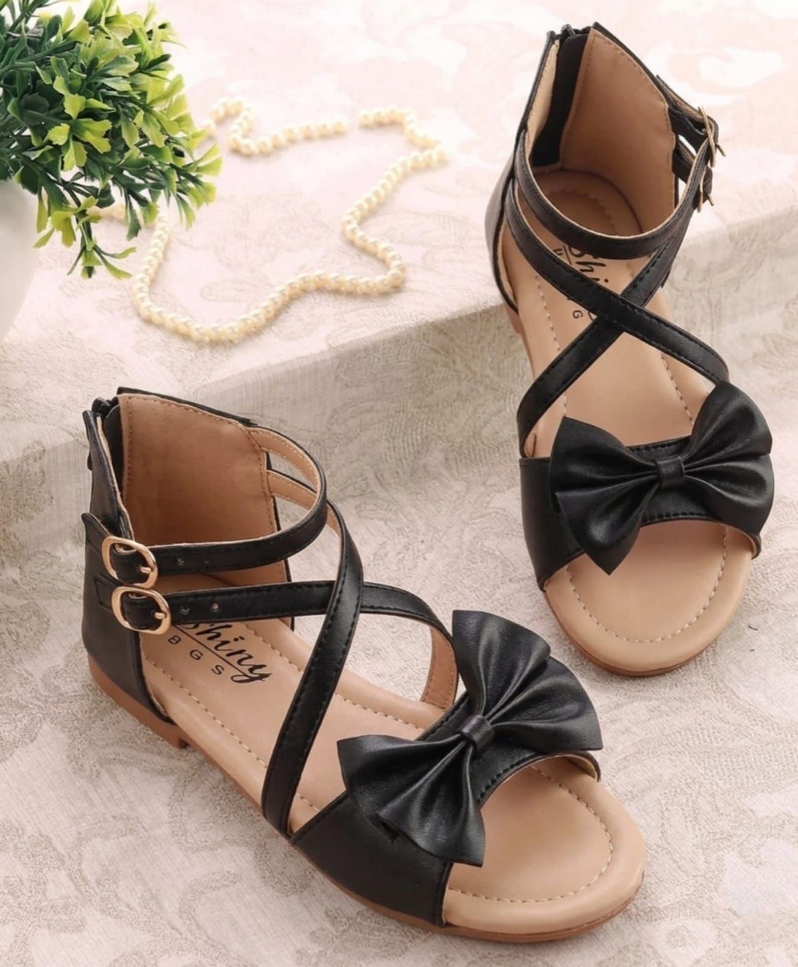 Tiny Bugs Bow Applique Detailed Buckle Closure Sandals - Black-picture-17