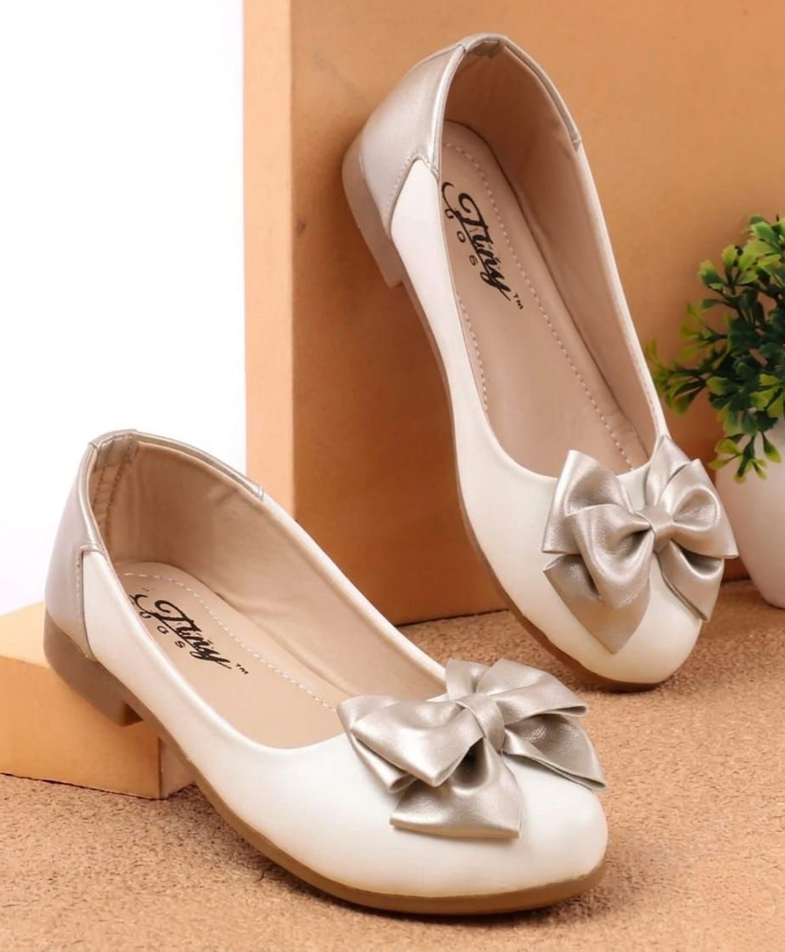 Tiny Bugs Bow Applique Detailed Ballerinas - White & Gold-picture-24