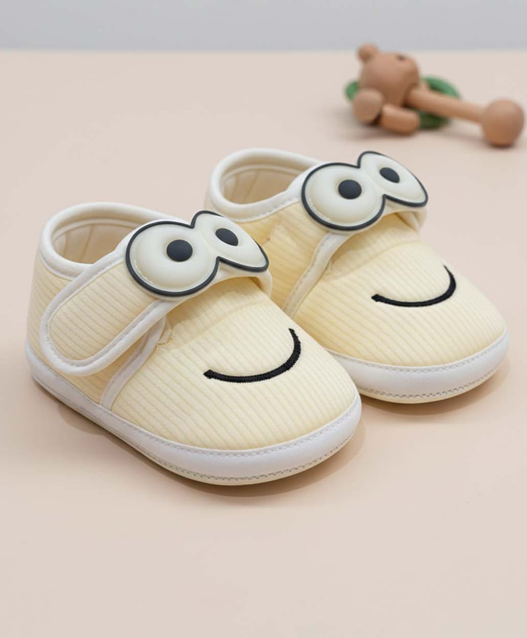 Baby Moo Face Applique Detailed Velcro Closure Anti Skid Booties - Yellow-picture-34