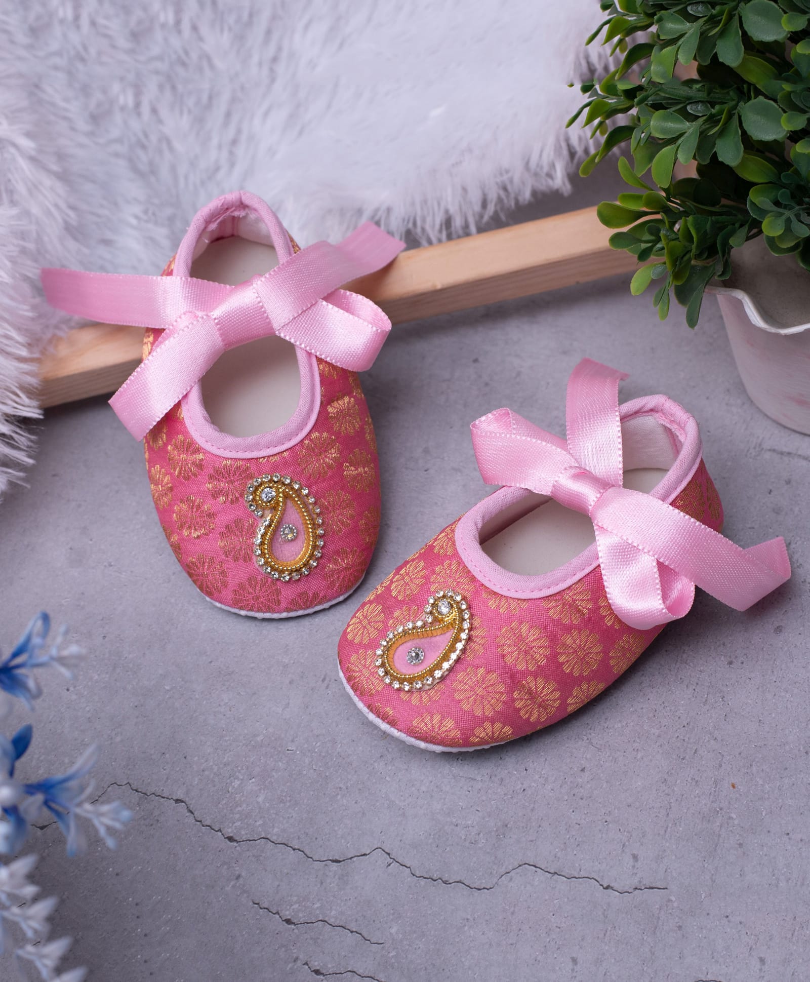 Daizy Stones Embellished Paisley & Bow Applique Detailed Booties - Baby Pink-image-49
