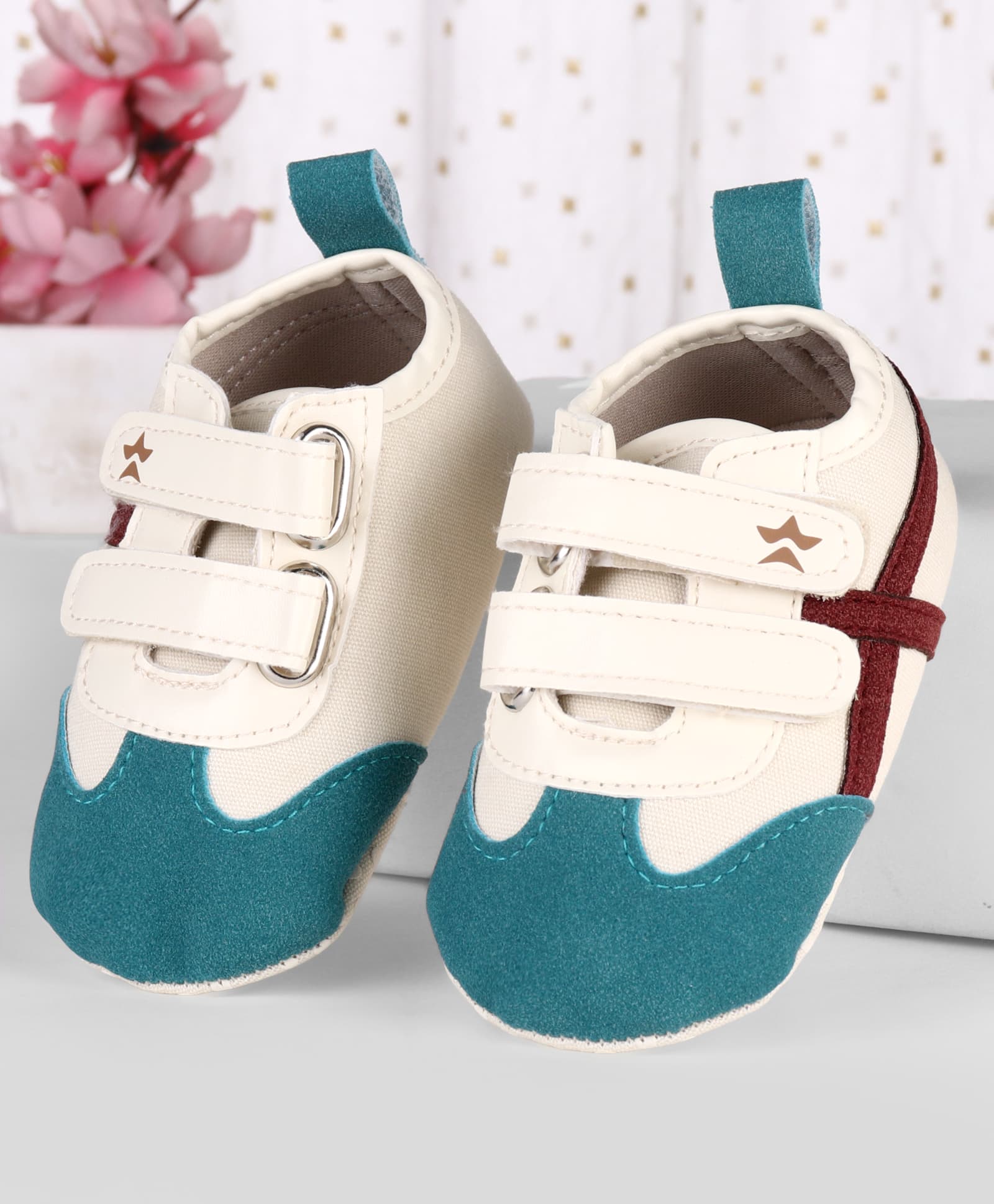 Cute Walk by Babyhug Velcro Closure Solid Booties - Green-image-13
