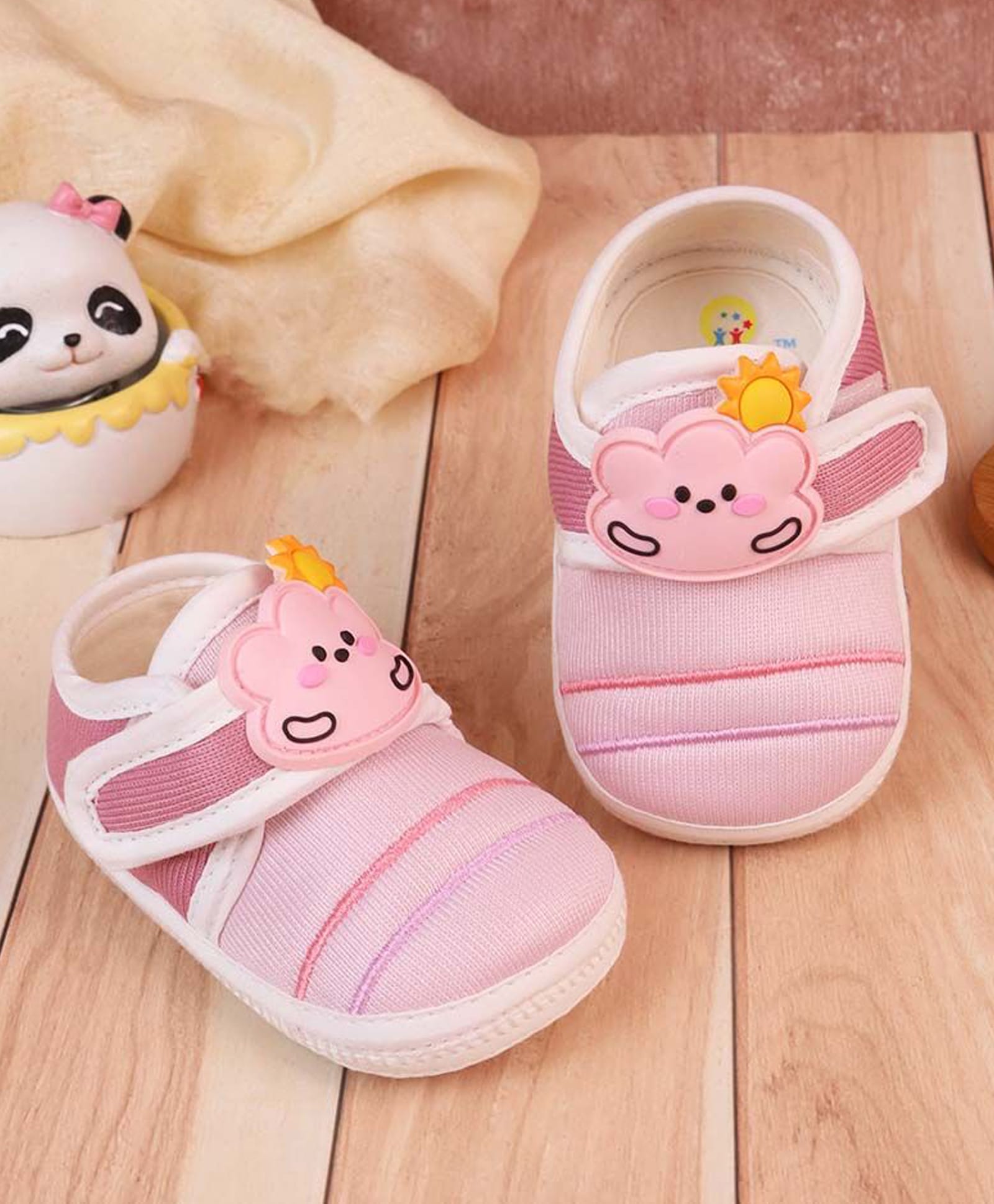 KIDSUN Cloud Applique Detailed Velcro Closure Booties - Pink-picture-27