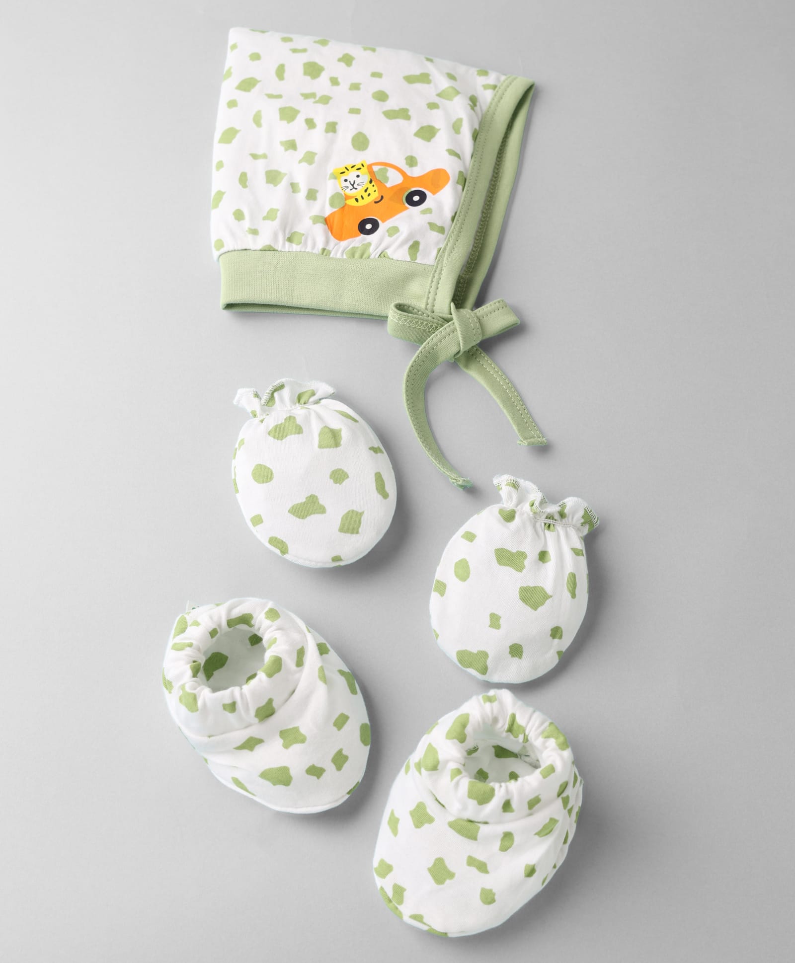 Child World Sinker Knit Cap Mittens & Booties With Tiger and Vehicle Print Olive Green - Diameter 9 cm-picture-23