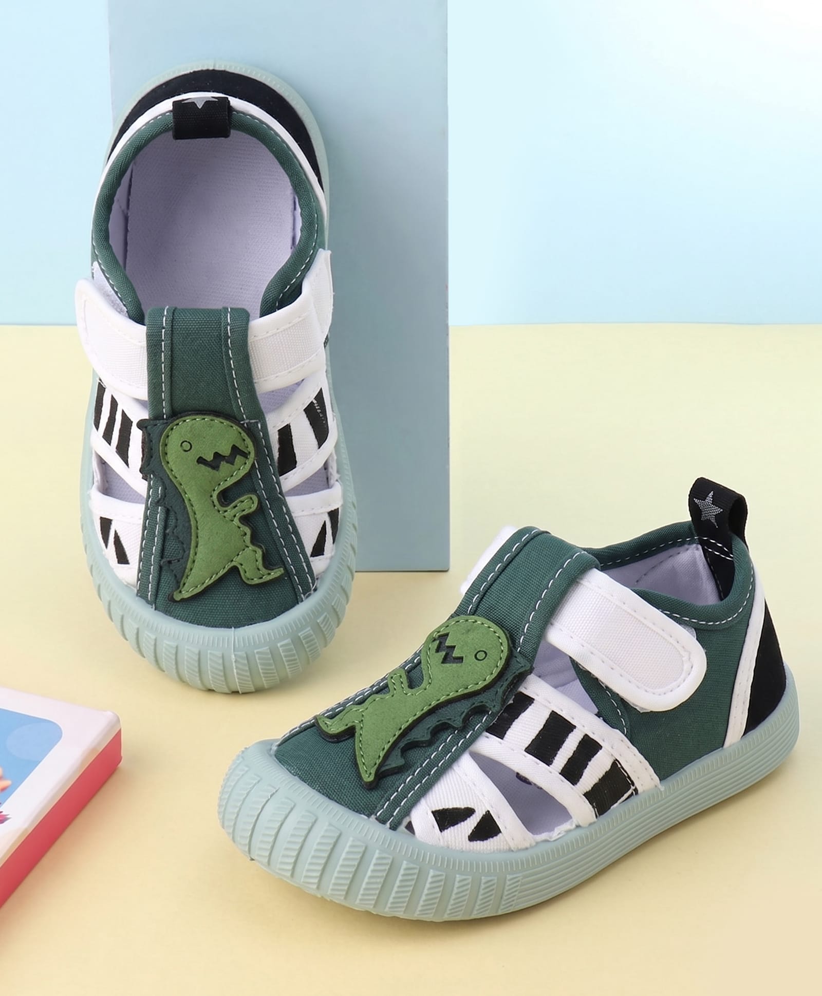 Cute Walk by Babyhug Velcro Closure Floral Printed Casual Shoes - Green-picture-17