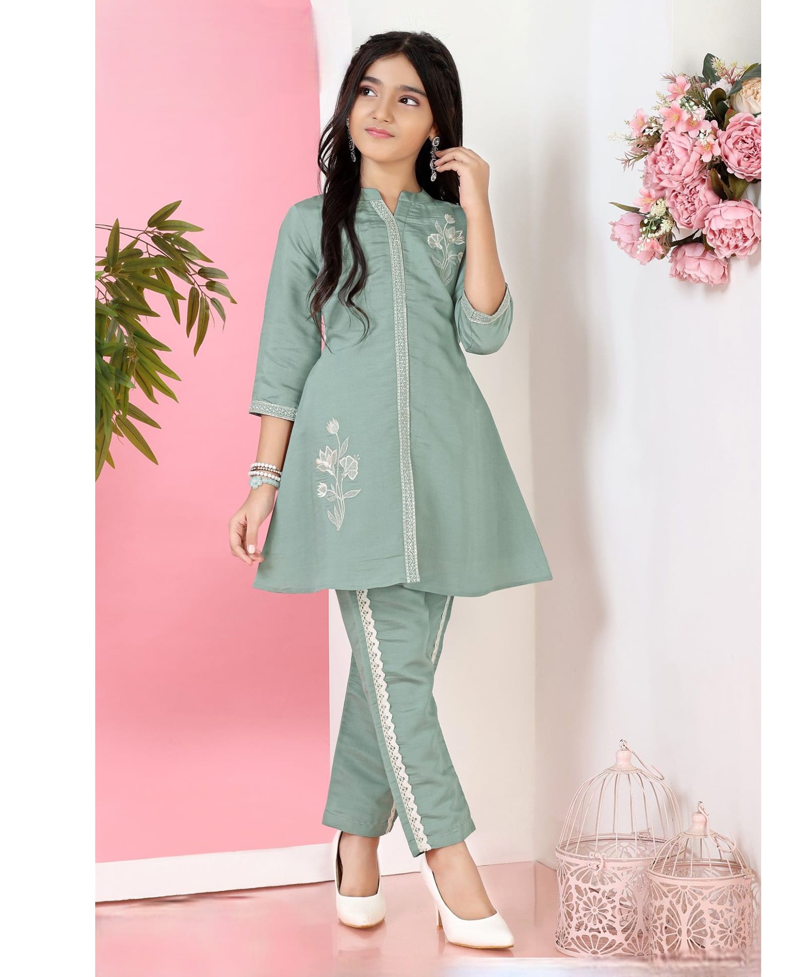 MASTARANG Woven Three Fourth Sleeves Floral Embroidered Kurti & Pants Set - Sage Green-image-21