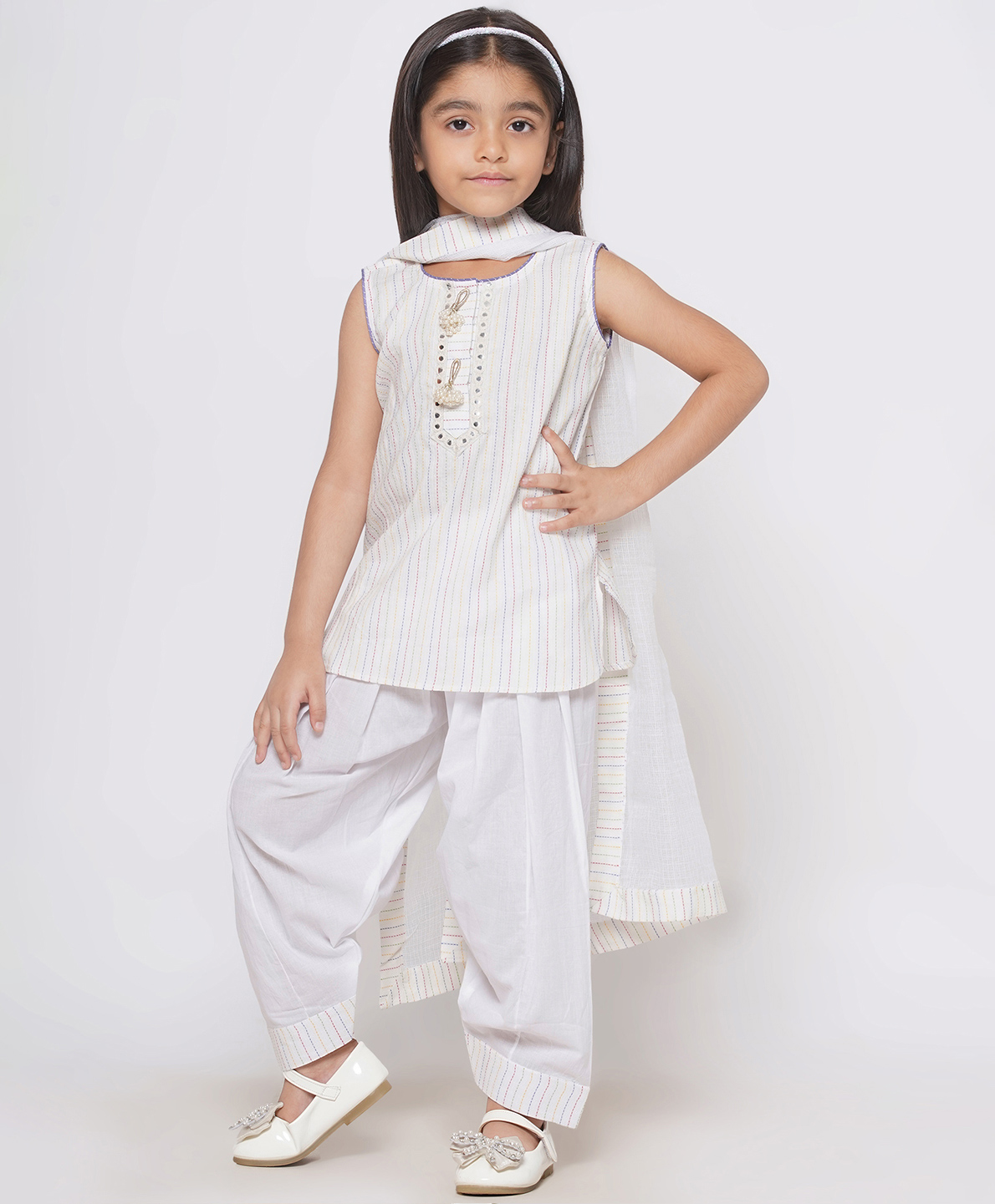 Little Bansi Cotton Knit Sleeveless Threaded Short Kurta Patiala and Kota Doria Dupatta with Tussle Lace work - White-picture-41