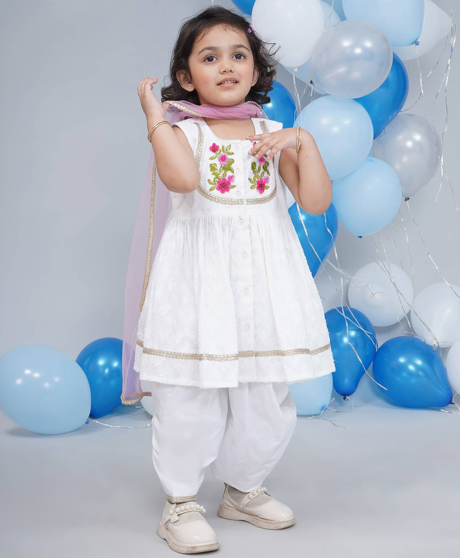 Little Bansi Cotton Knit Sleeveless Floral Self Weaving Kurta with Floral Applique work and Salwar with Dupatta - White & Green-picture-14