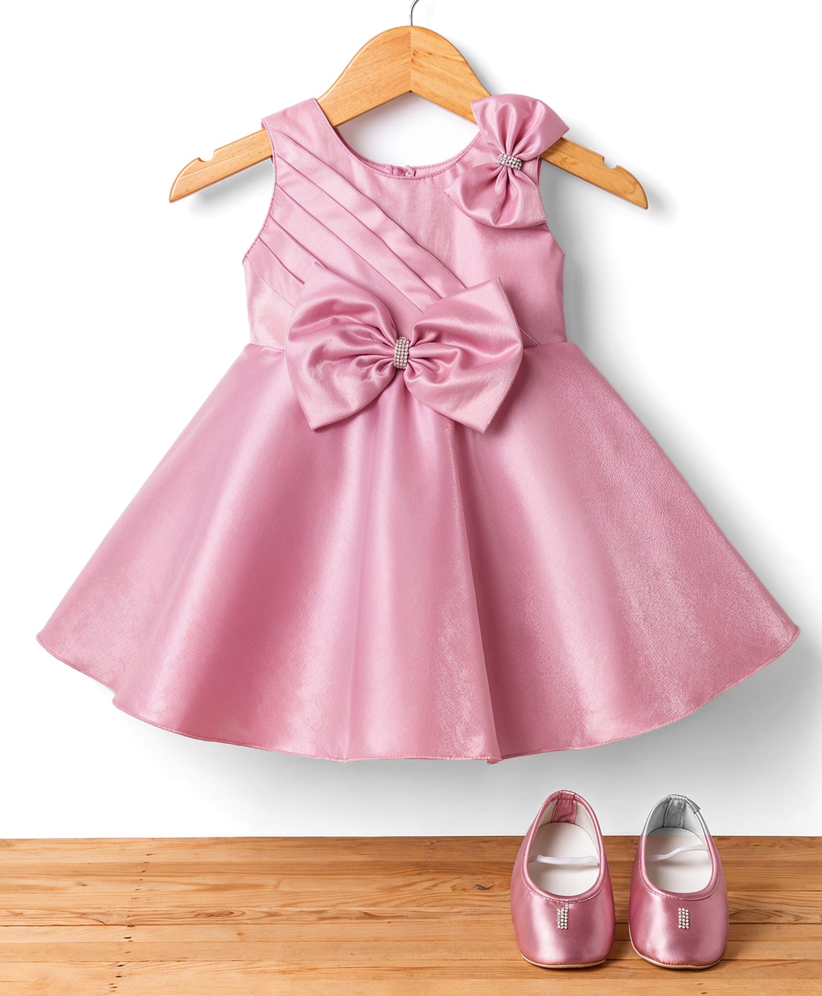 blabber sleeveless stone embellished bow applique detailed knee length dress with booties - onion pink