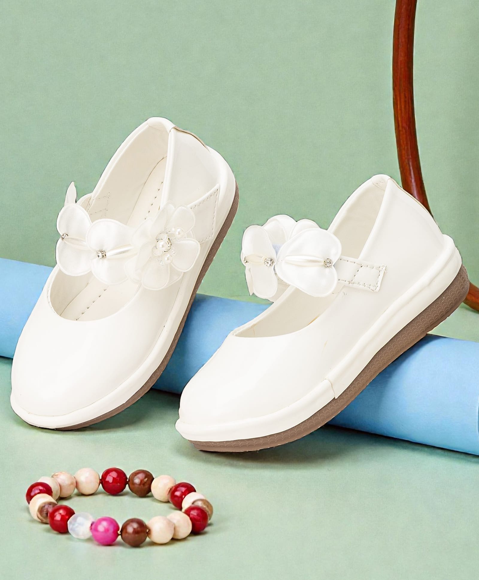 Freeplay Floral Applique Detailed Velcro Closure Ballerinas - White-picture-49