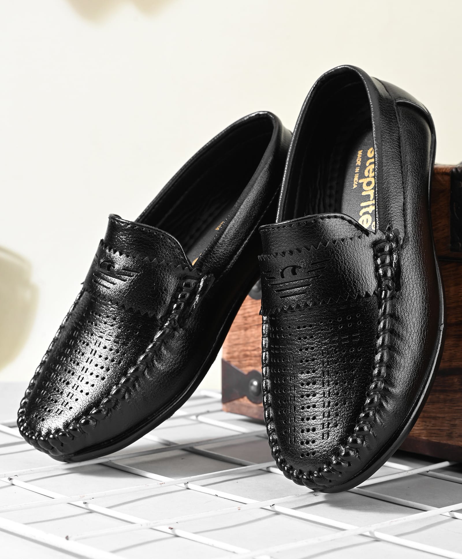 Steprite Abstract Designed Loafers - Black-image-1
