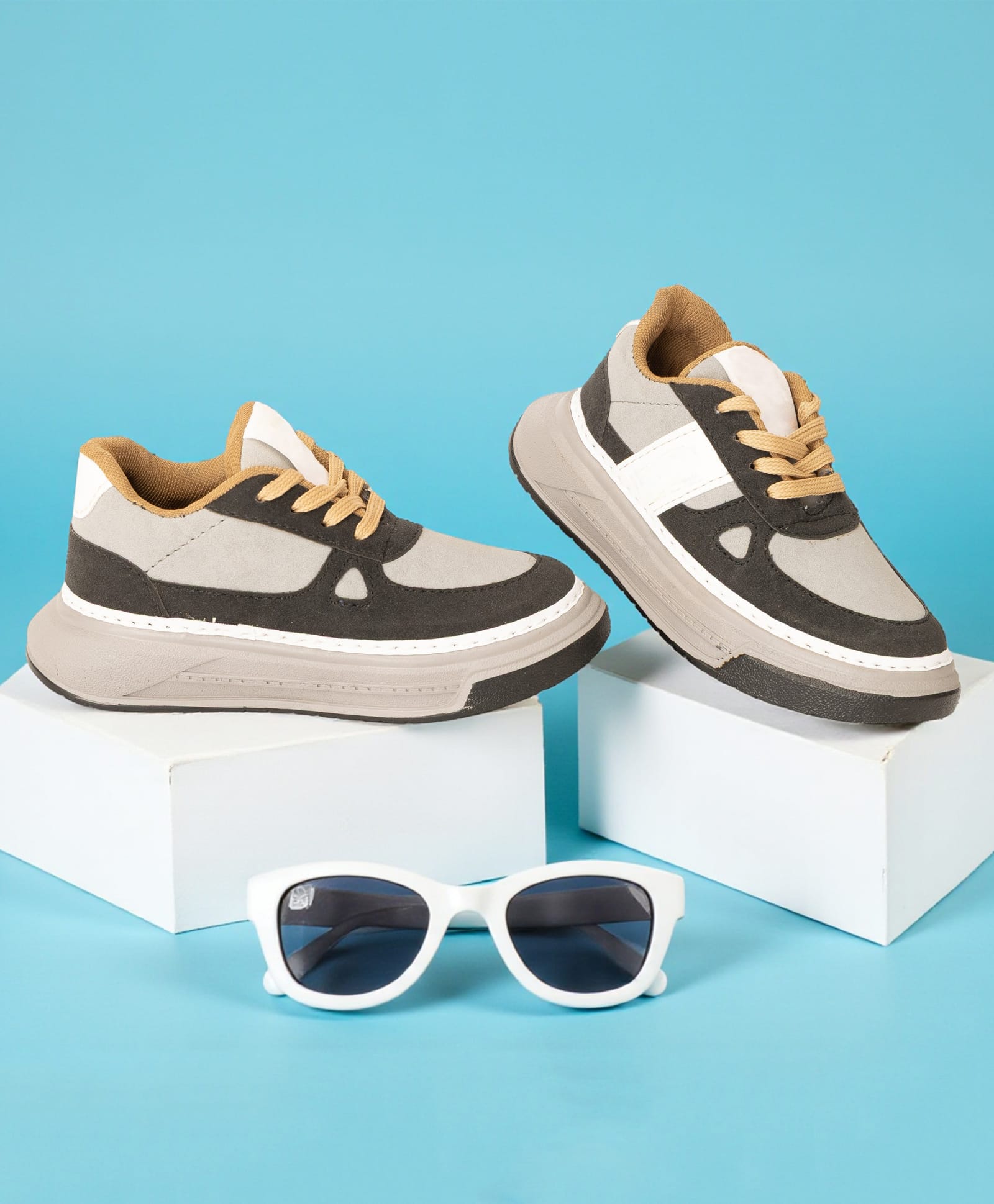 freeplay colour blocked lace up shoes - black