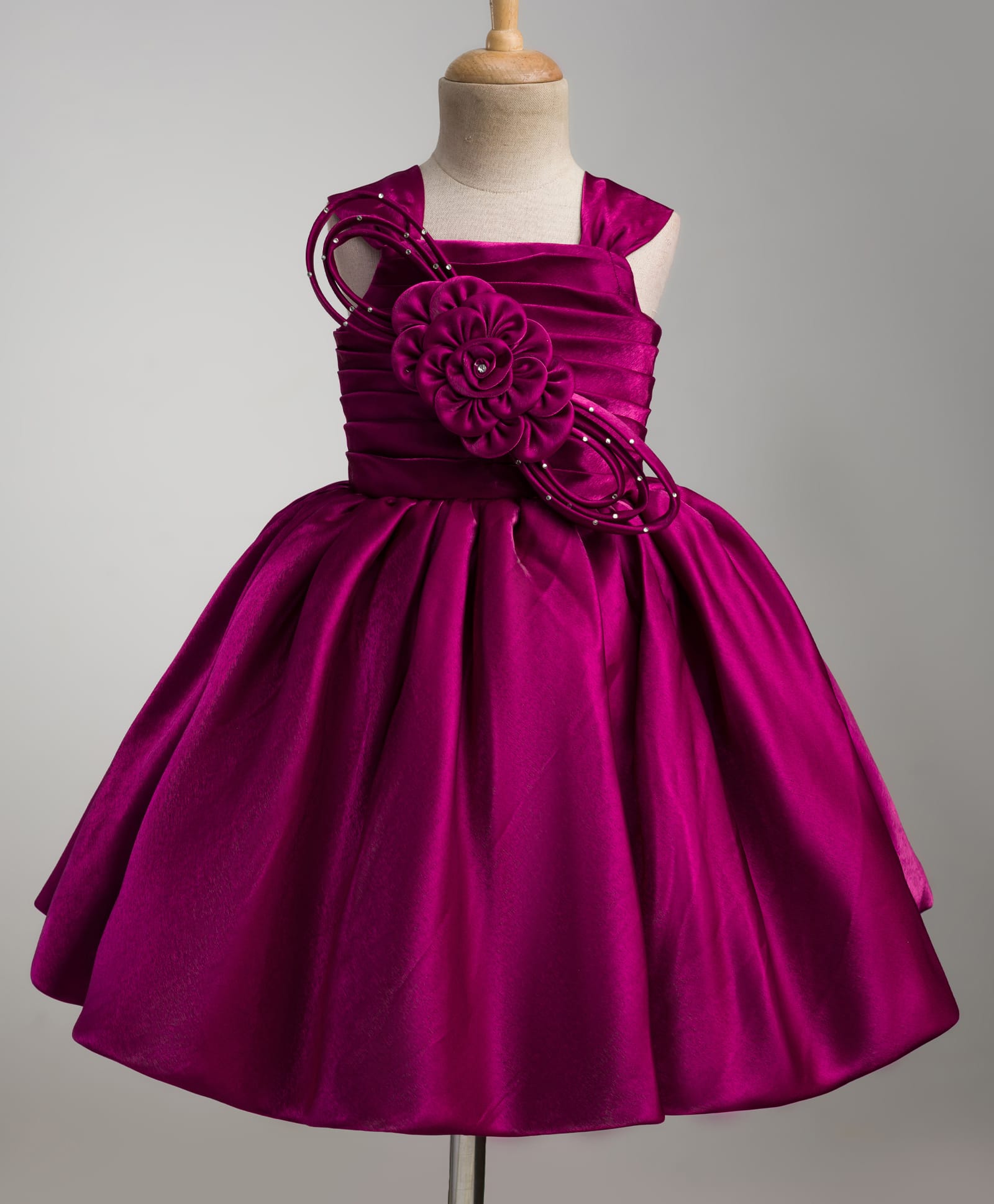 Blabber Sleeveless Beads & Stone Embellished Floral Applique Detailed Knee Length Pleated Dress - Wine-image-34