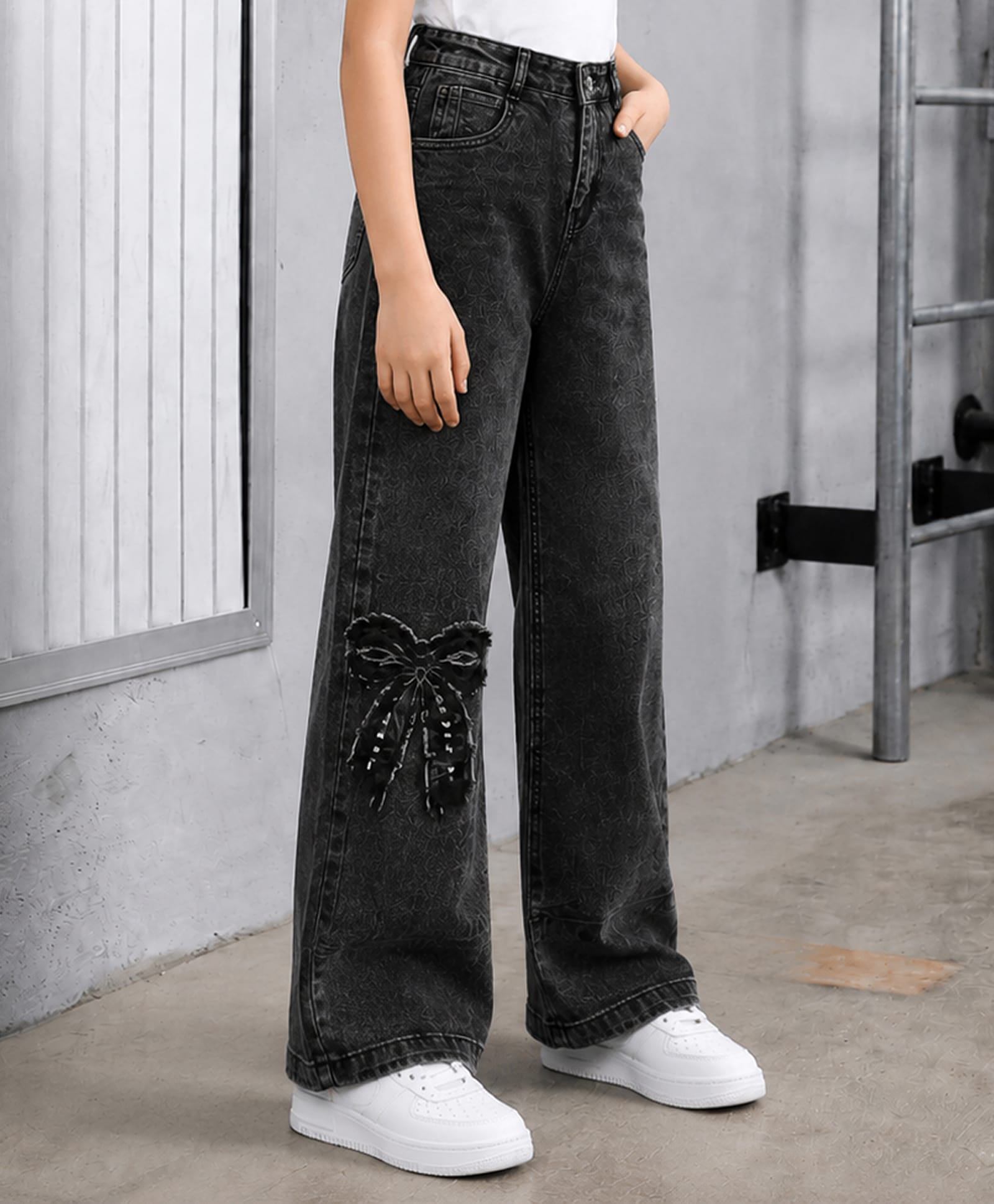 PURPLE UNITED KIDS Denim Bow Applique Detailed & Distressed Mild Washed Jeans - Black-picture-12