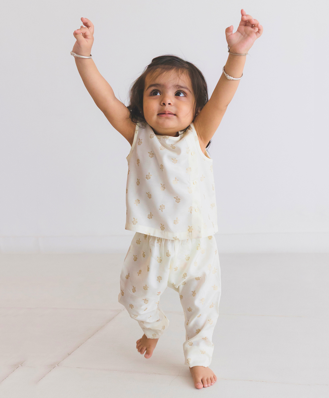 Tiber Taber 100% Cotton Woven Half Sleeves Floral Motif Printed Tee & Pyjamas Set - Cream-image-8