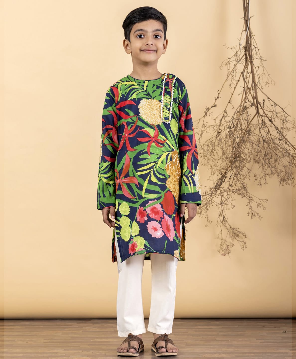 READIPRINT Pure Cotton Woven Full Sleeves Floral & Leaves Printed Kurta & Pyjama Set - Green-picture-21