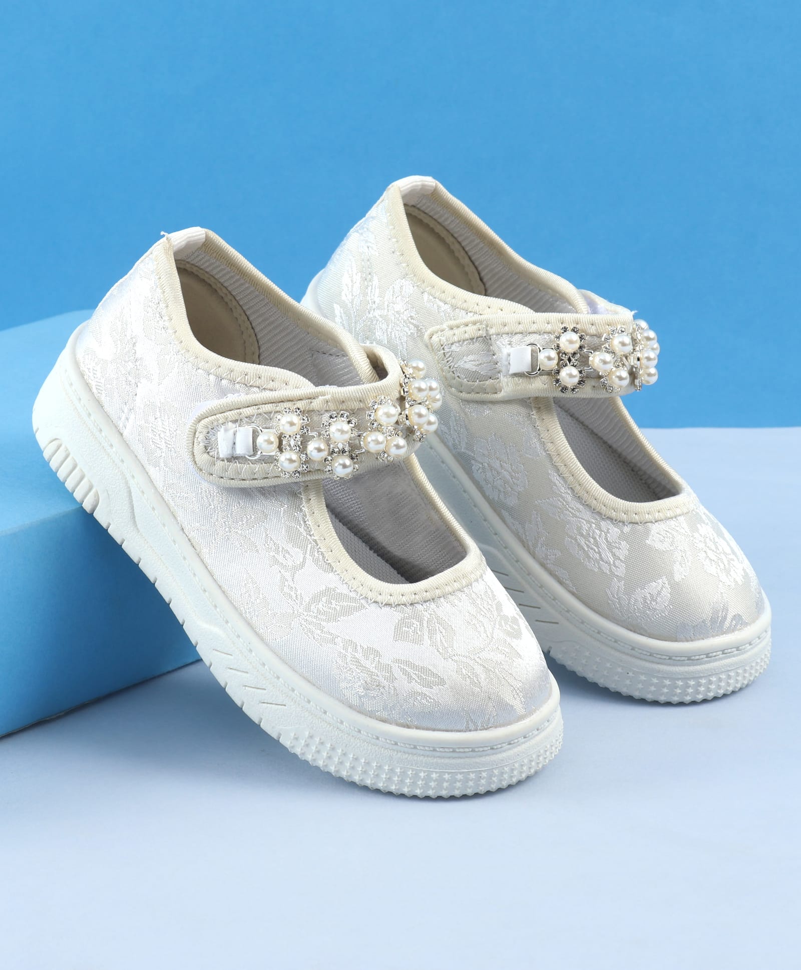 Babyoye Velcro Closure Casual Shoes With Stone - Beige-picture-39