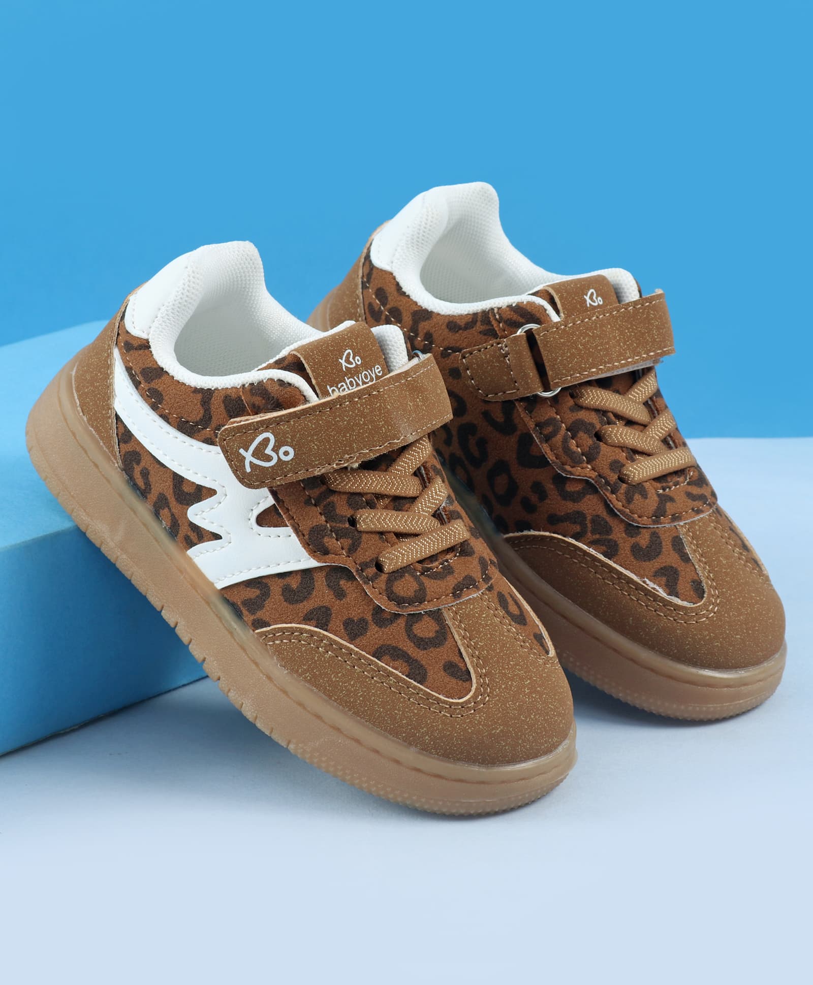 Babyoye Velcro Closure Casual Shoes With Heart Print - Brown-image-16