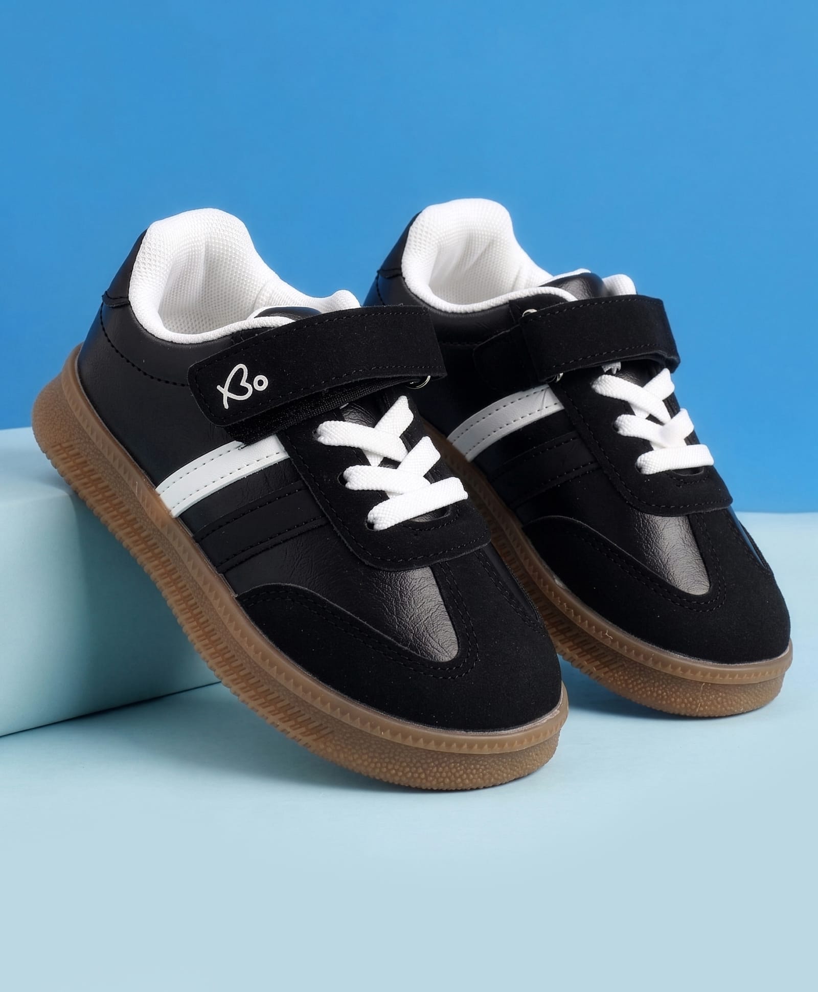 Babyoye Velcro Closure Casual Shoes With Heart Print - Black & White-picture-10