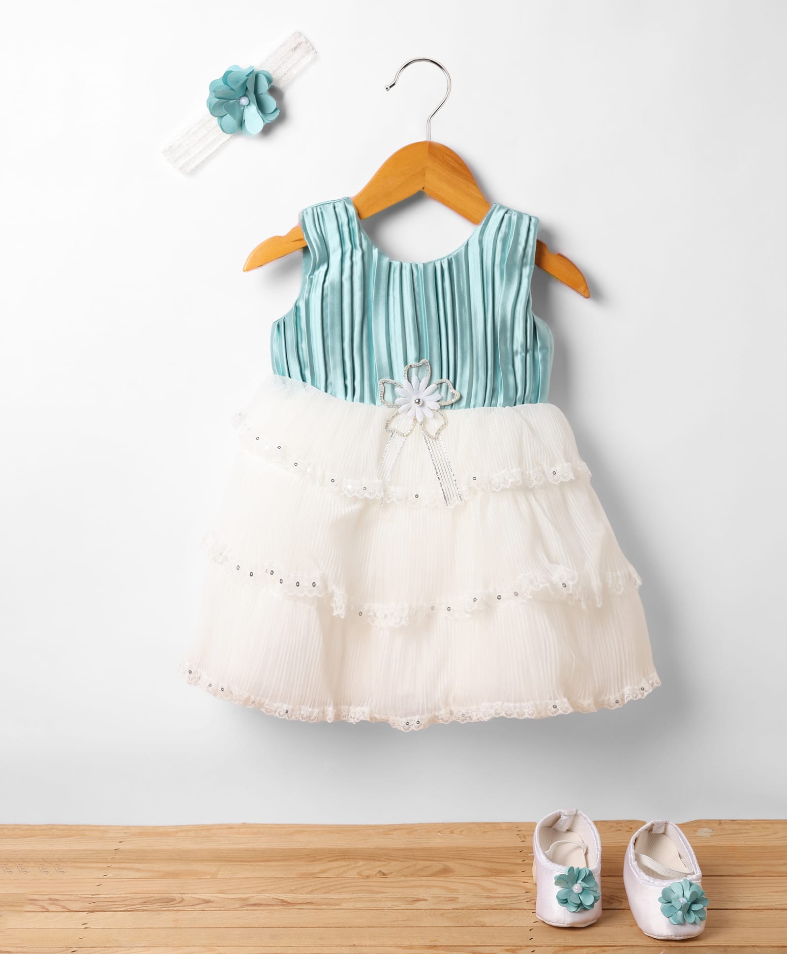 Enfance Net Knit Sleeveless Pleat & Layered Dress With Headband & Booties - Green-image-30