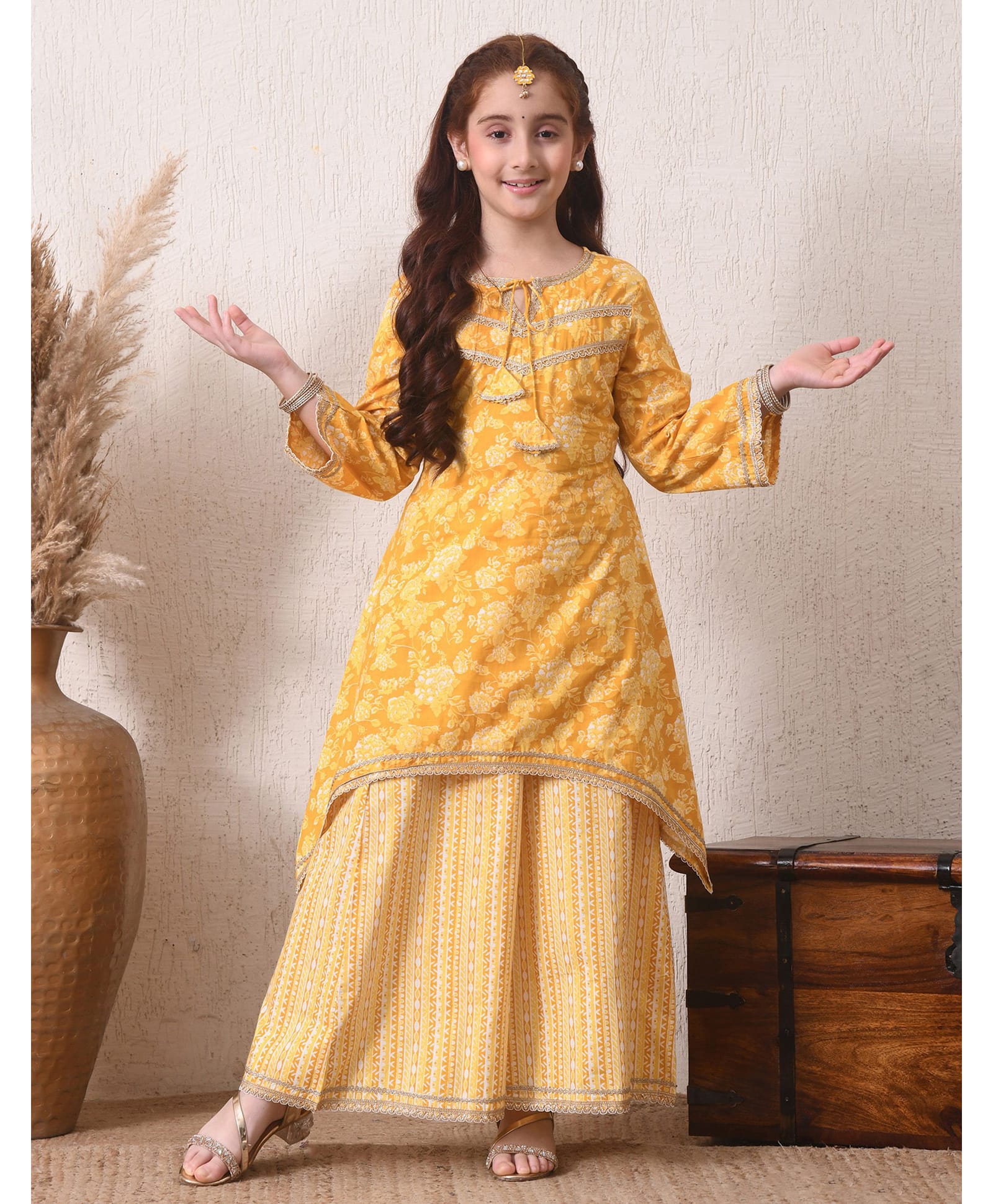 INDI-LOOM CUTURE Cotton Woven Sleeveless Gota Lace Embellished & Floral Printed Kurti Palazzo Set - Yellow-image-41