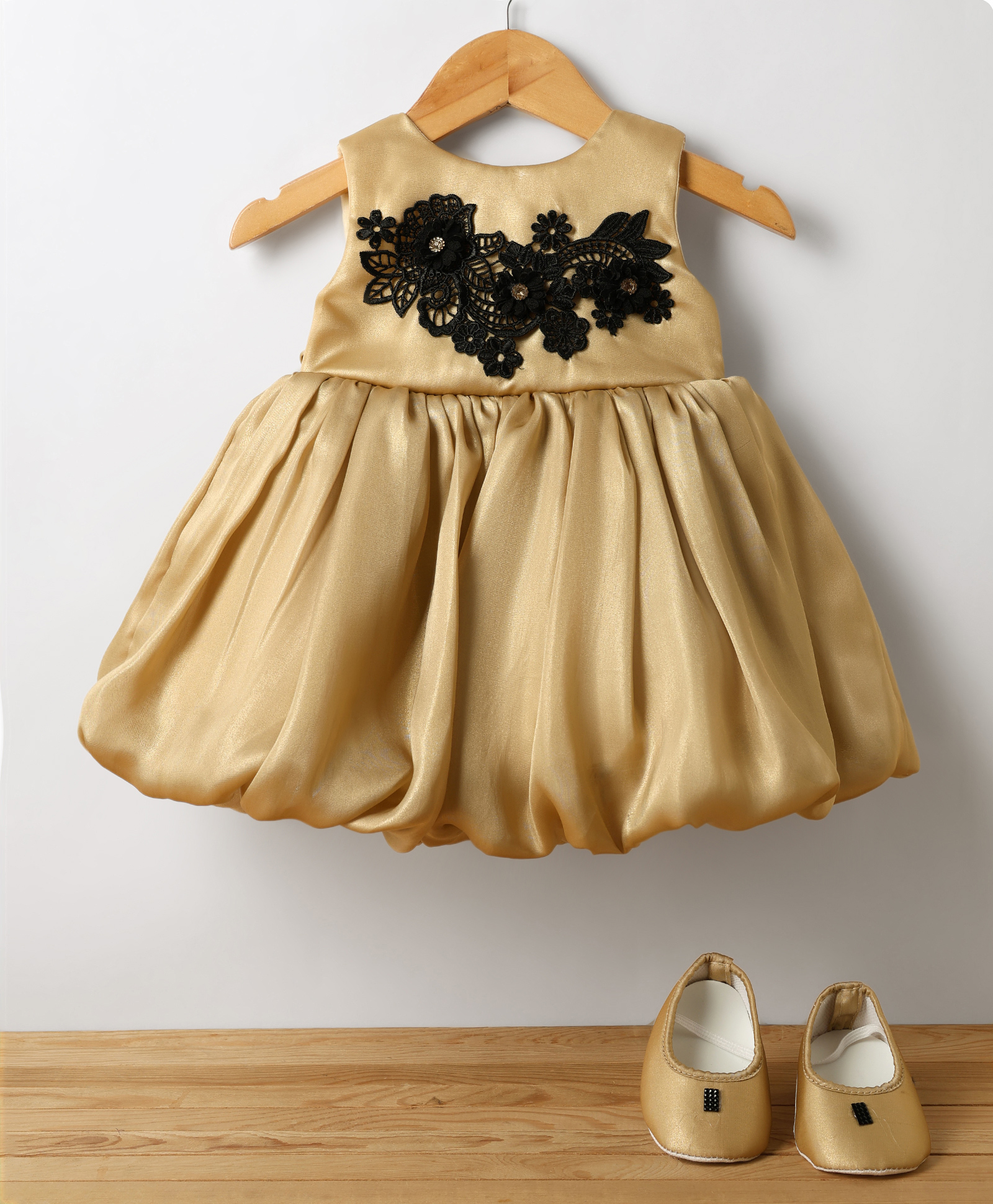 Blabber Sleeveless Stone Embellished Floral Applique Detailed Knee Length Dress With Booties - Gold-image-11