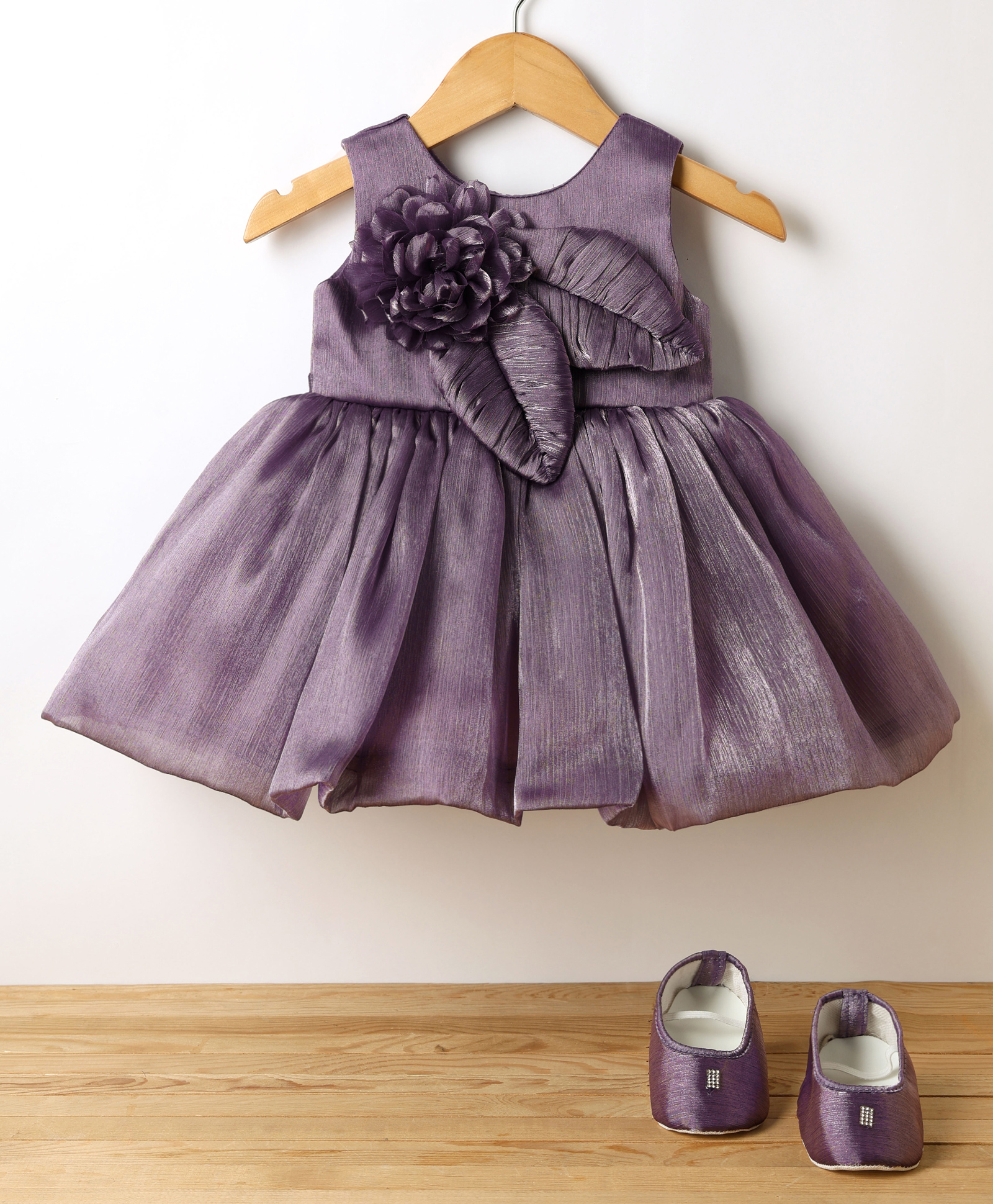 Blabber Sleeveless Floral Applique Detailed Knee Length Dress With Booties - Lavender-image-5