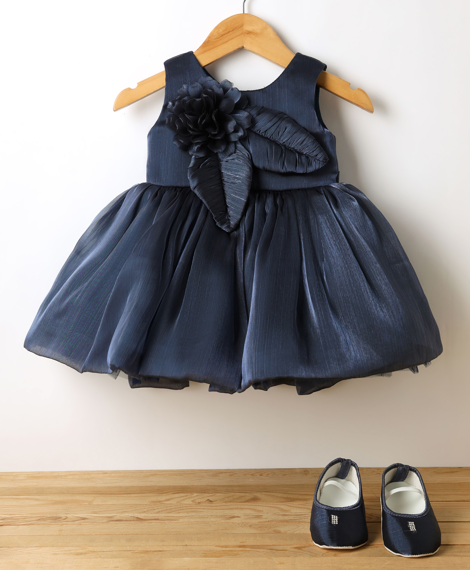 blabber sleeveless floral applique detailed knee length dress with booties - blue