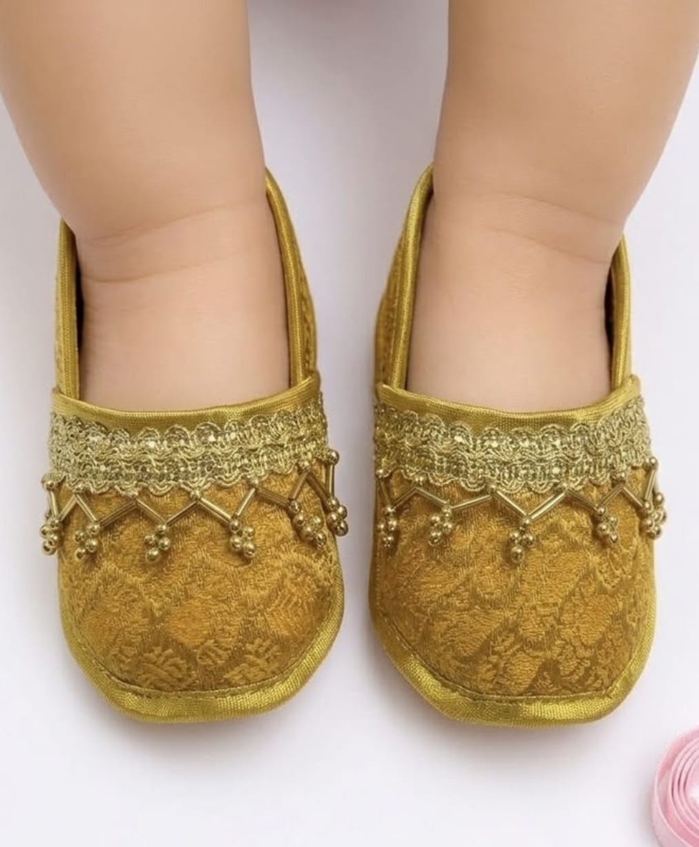 Daizy Lace & Beads Embellished Mojari - Golden-picture-11