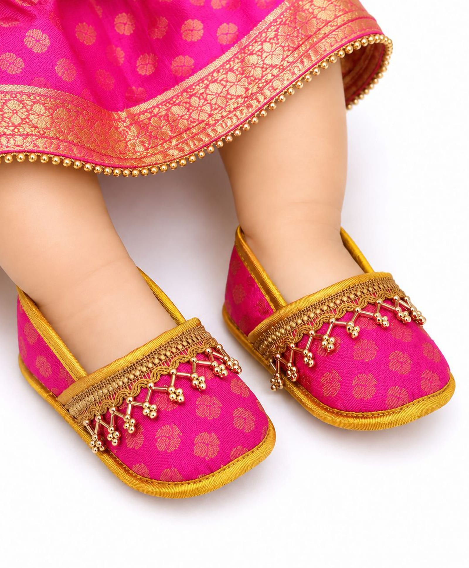 Daizy Lace & Beads Embellished Mojari - Fushia-picture-11