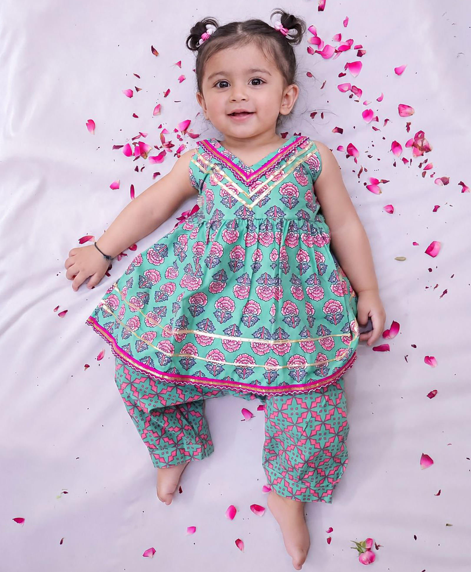 BownBee Pure Cotton Woven Sleeveless Floral Printed Lace Embellished Kurti & Pants Set - Green-picture-16