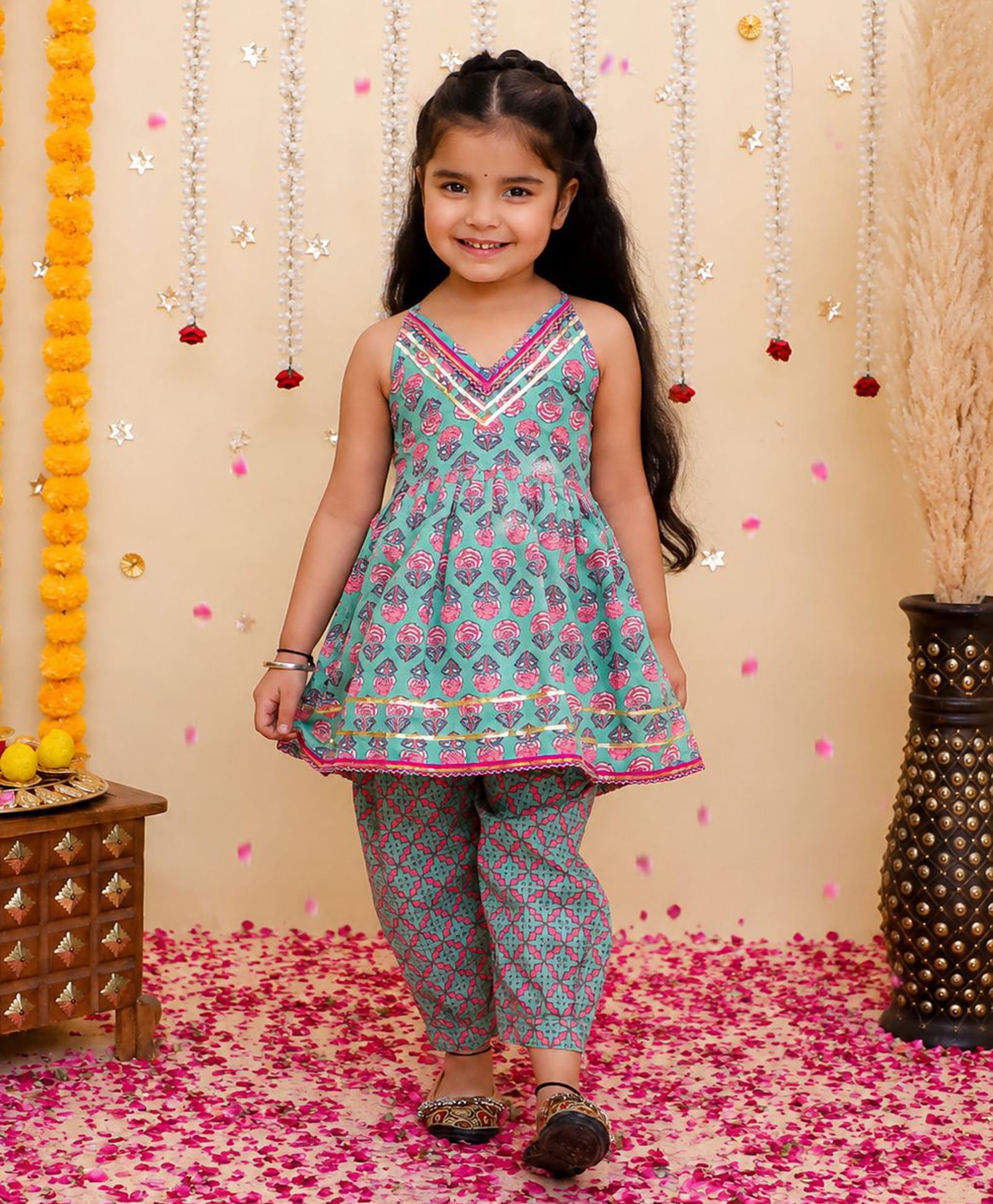 BownBee Pure Cotton Woven Sleeveless Gota Lace Embellished & Floral Motif Printed Kurti & Harem Pants Set - Green-picture-29
