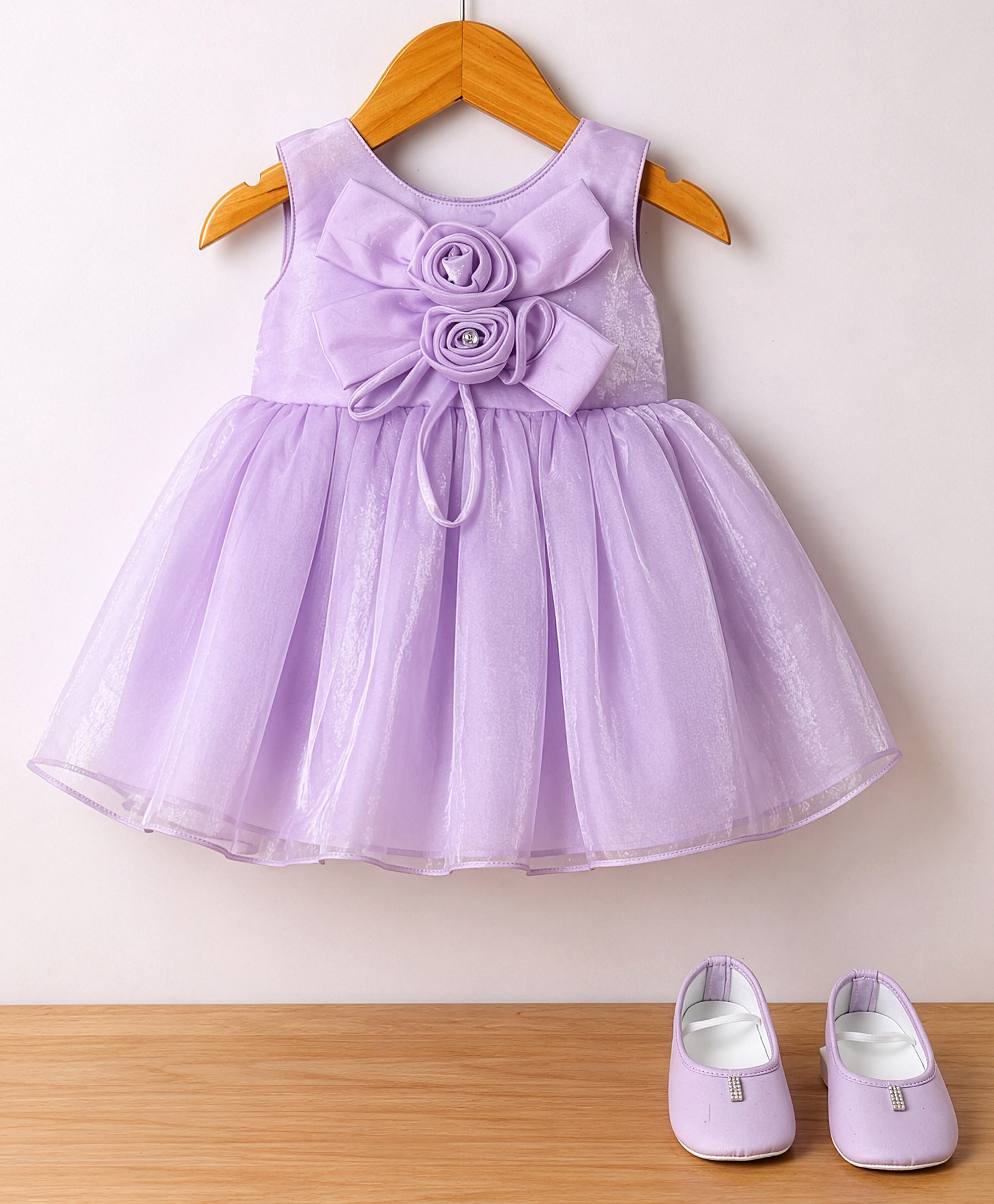 blabber sleeveless floral applique detailed knee length dress with booties - lavender