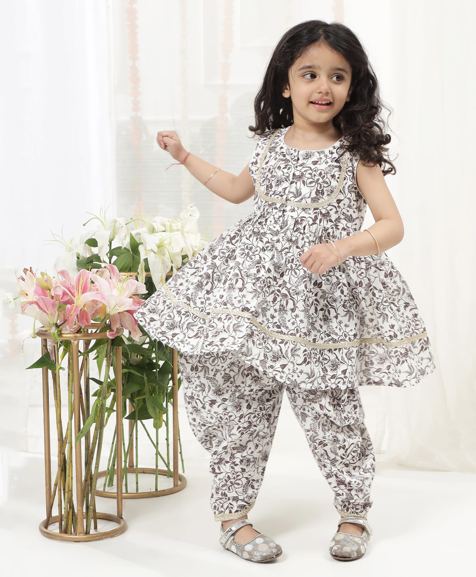 Little Bansi Cotton Woven Sleevelesss Gota Lace Embellished & Floral Printed Coordinating Kurti Salwar Set -Cream-picture-38