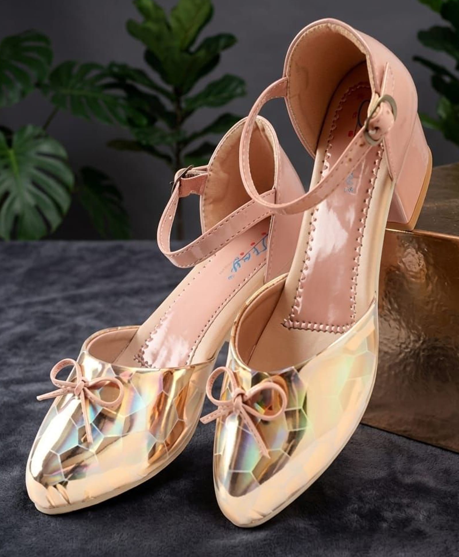 Tiny Bugs Metallic Honeycomb Designed Bow Applique Detailed Buckle Closure Heel Sandals - Peach-picture-15