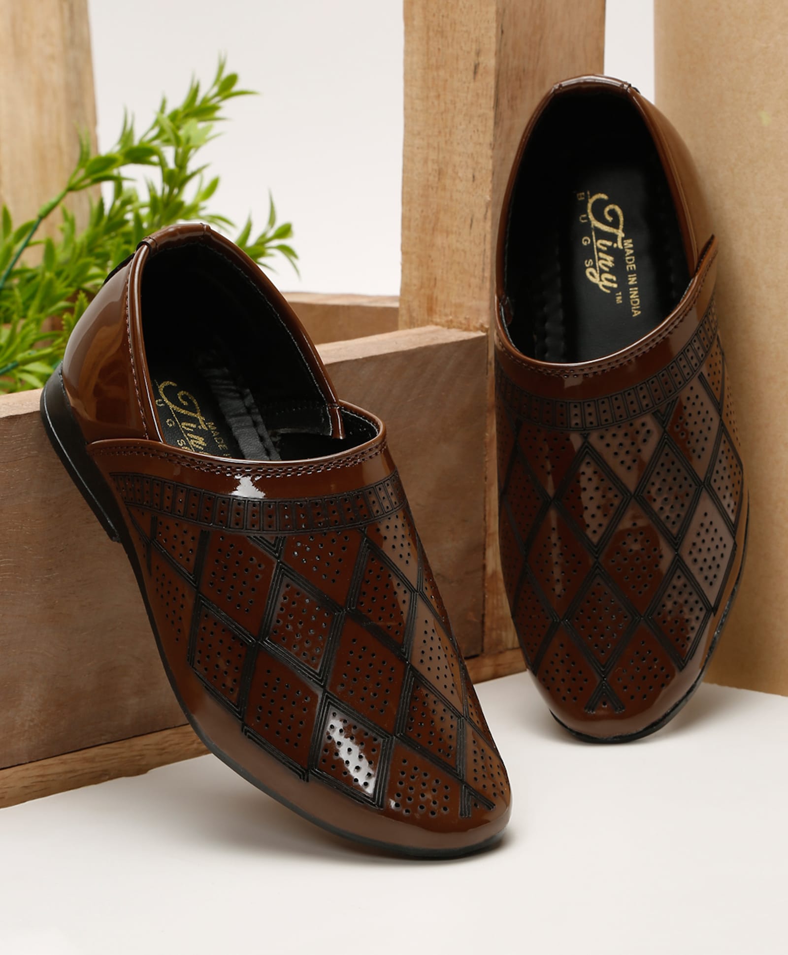 Tiny Bugs Geometric Design Perforated Mojaris - Tan-image-5