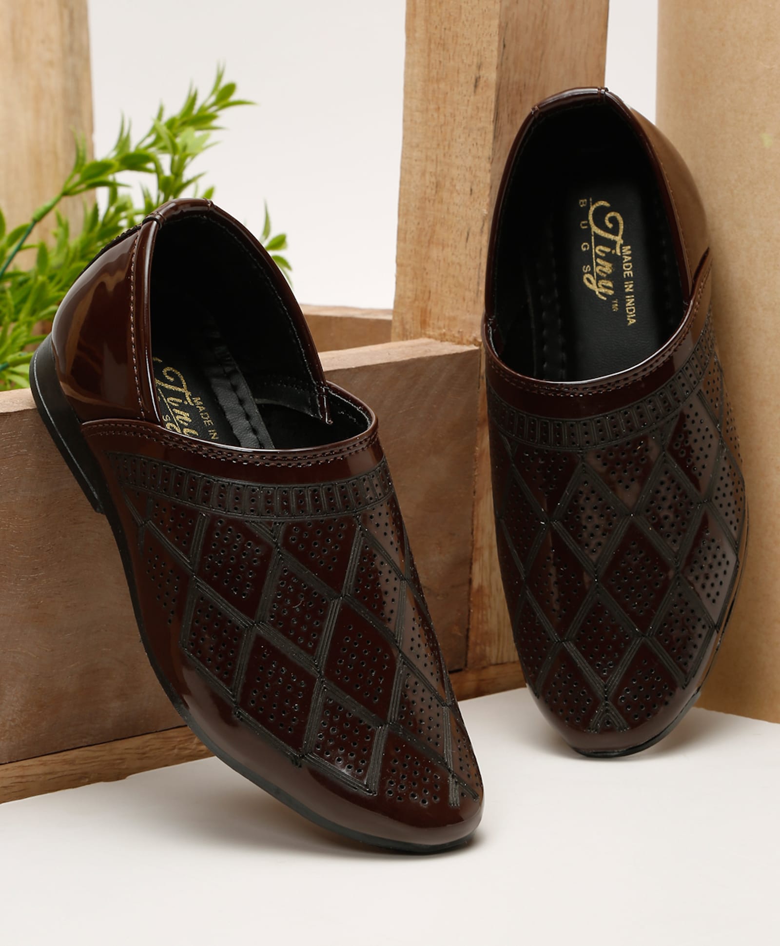 Tiny Bugs Geometric Design Perforated Mojaris - Brown-picture-27