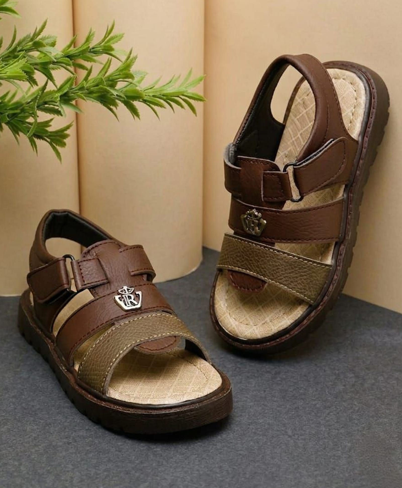 Tiny Bugs R Initials Applique Detailed Velcro Sandals - Brown-picture-37