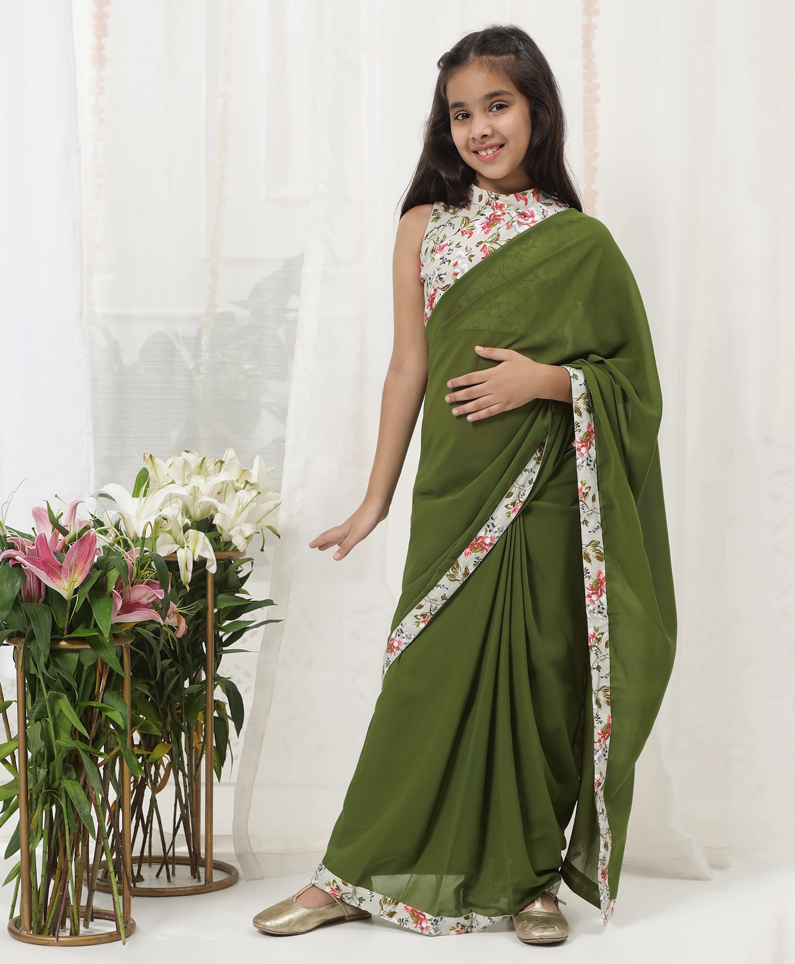 Little Bansi Muslin Woven Sleeveless Floral Printed Blouse With Wrap Around Saree Set - Green-picture-40