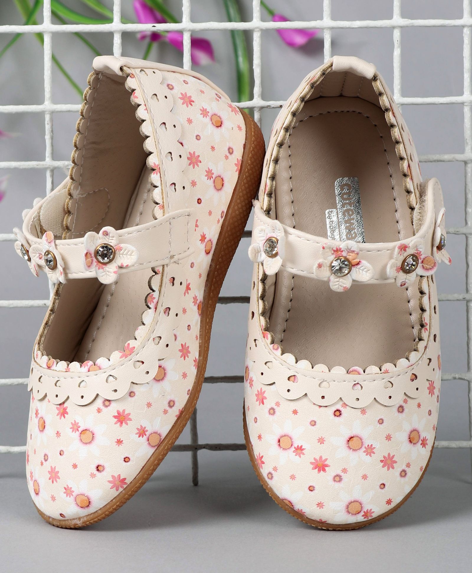 Cute Walk by Babyhug Floral Motif Bellies - Cream-picture-20