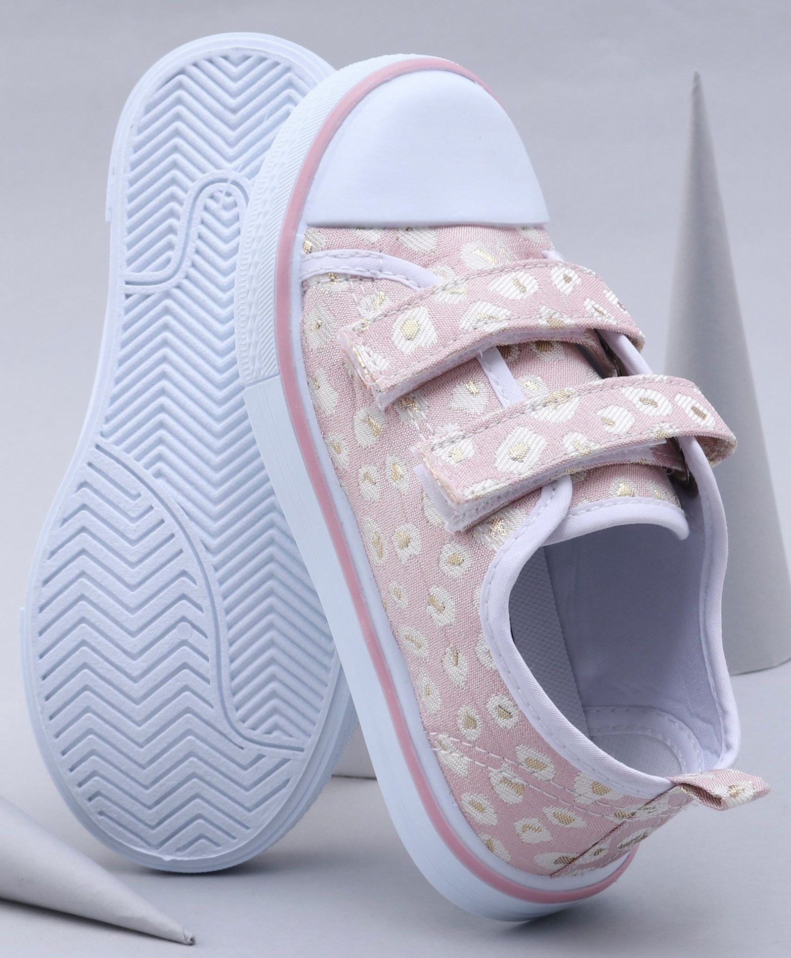 Cute walk by babyhug canvas shoes Clearance