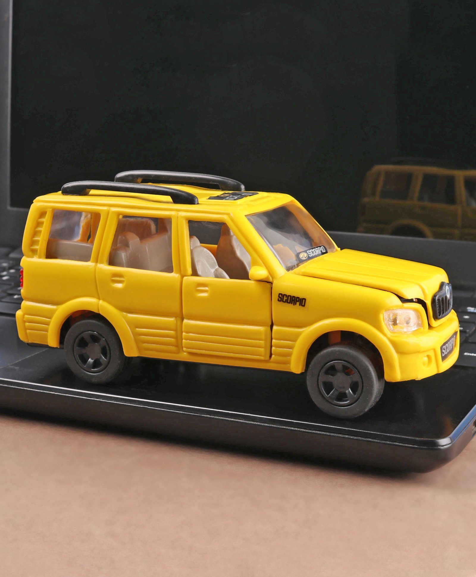 mahindra scorpio toy